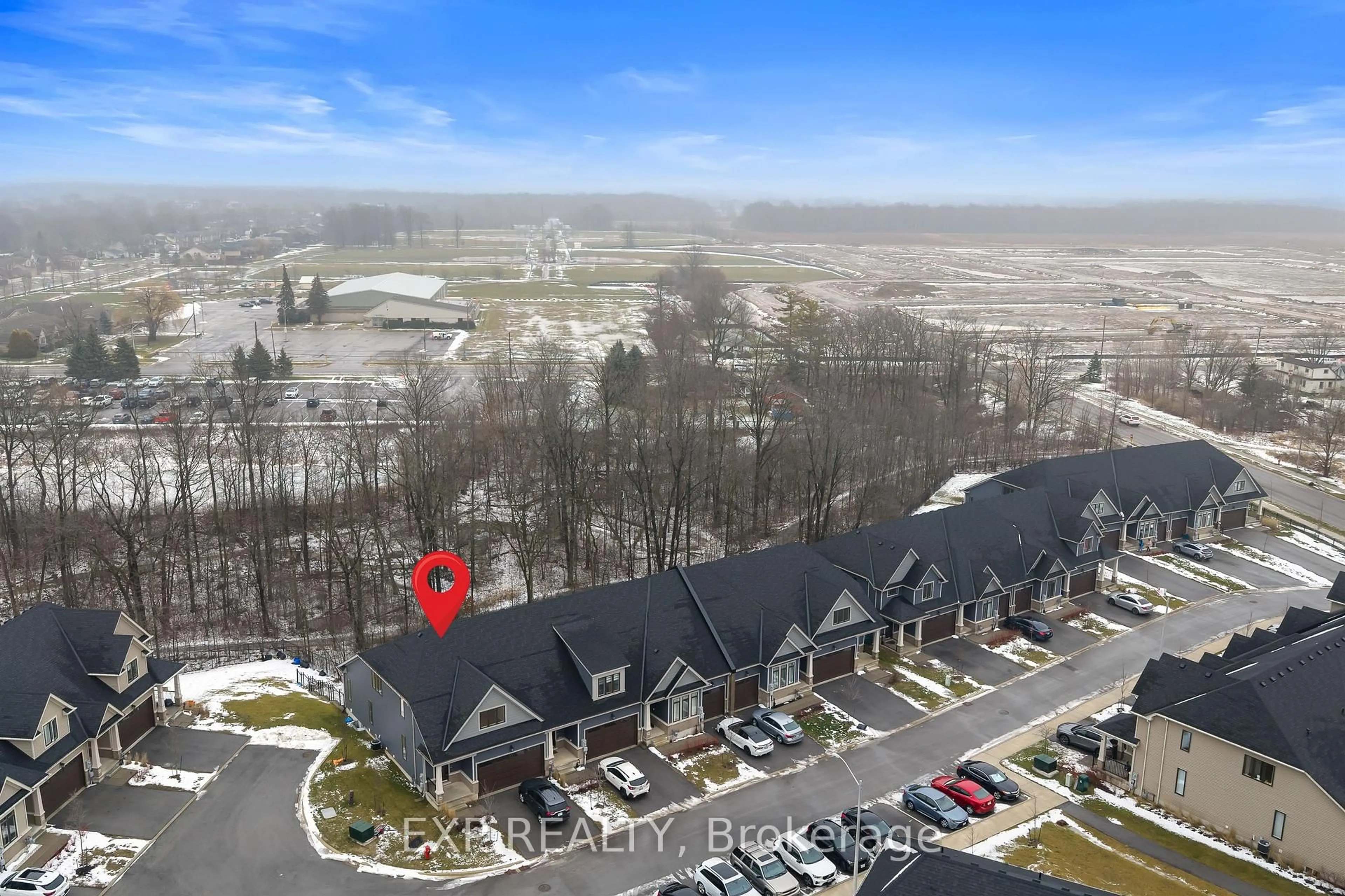 A pic from outside/outdoor area/front of a property/back of a property/a pic from drone, mountain view for 4311 Mann St #38, Niagara Falls Ontario L2G 3K2