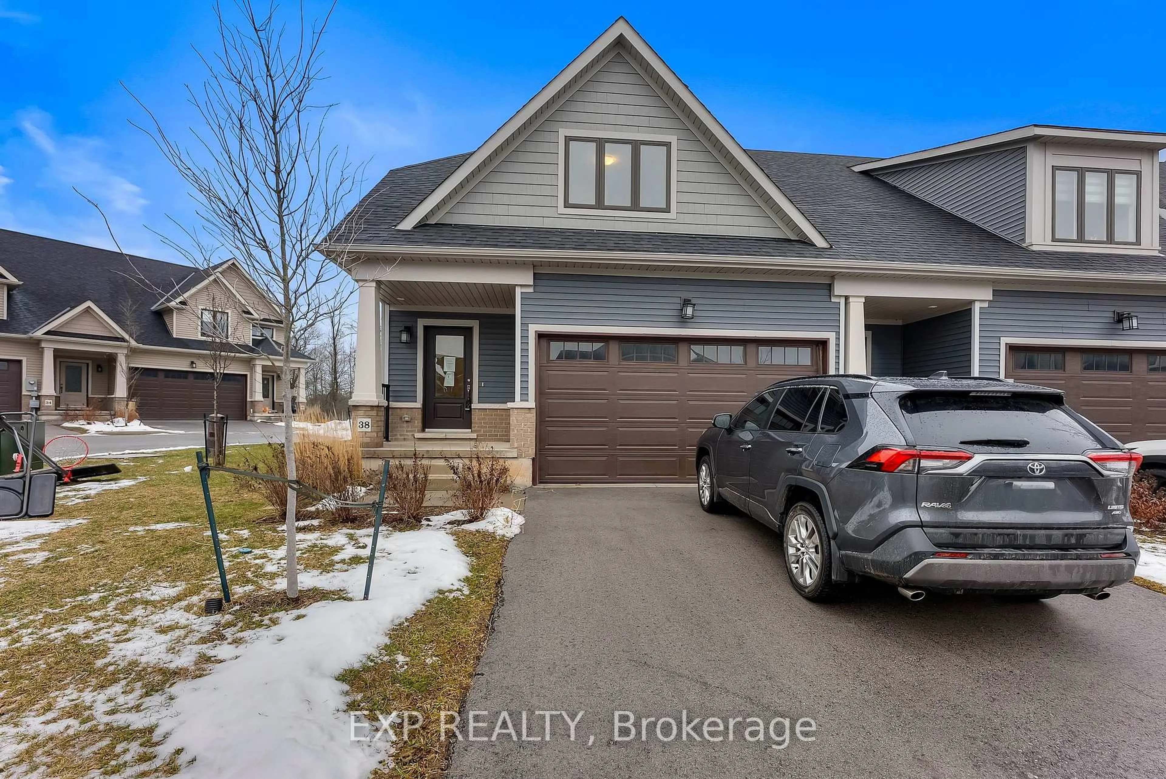 A pic from outside/outdoor area/front of a property/back of a property/a pic from drone, street for 4311 Mann St #38, Niagara Falls Ontario L2G 3K2