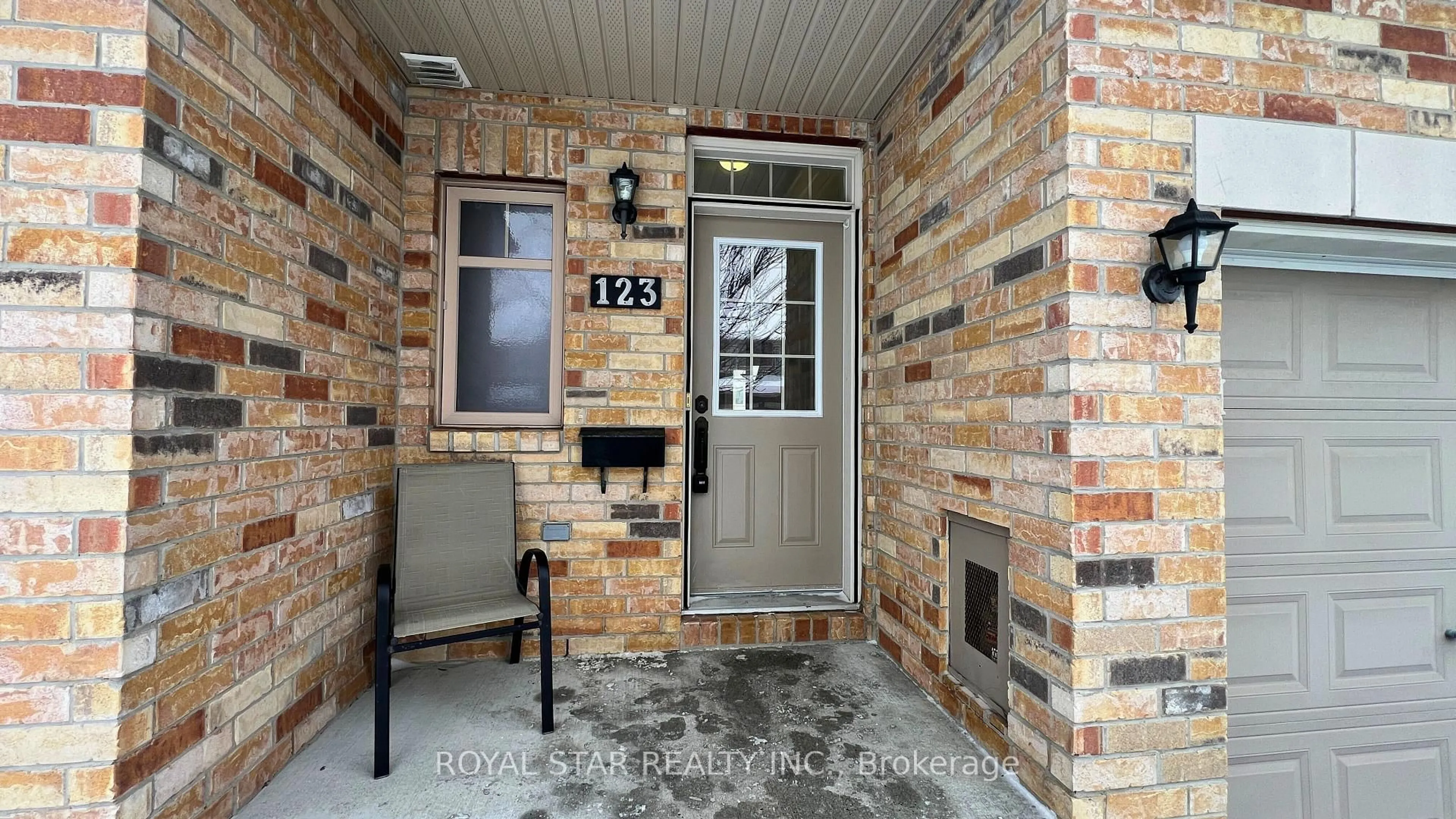 Indoor entryway for 123 Hornchurch Lane, Ottawa Ontario K2J 0A6