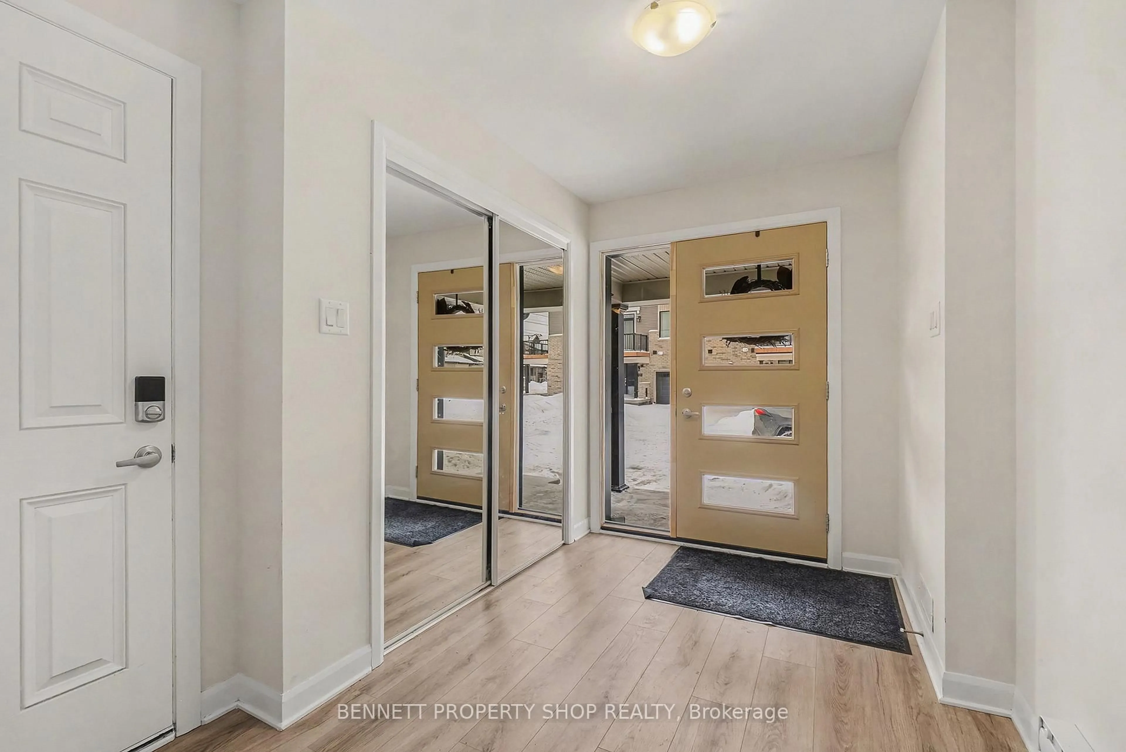 Indoor entryway for 716 Confluence Walk, Orleans Ontario K4A 5R7