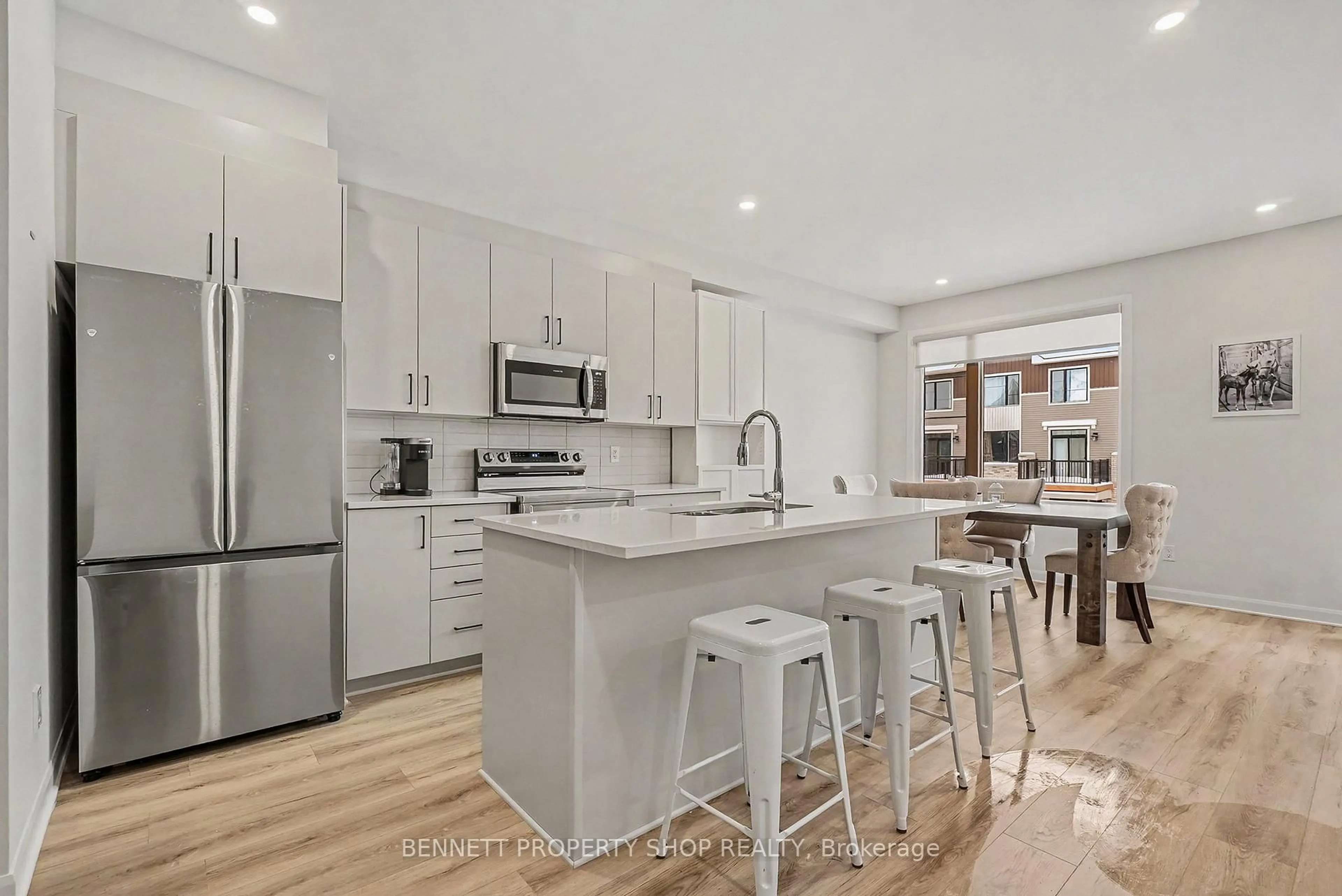 Open concept kitchen, unknown for 716 Confluence Walk, Orleans Ontario K4A 5R7