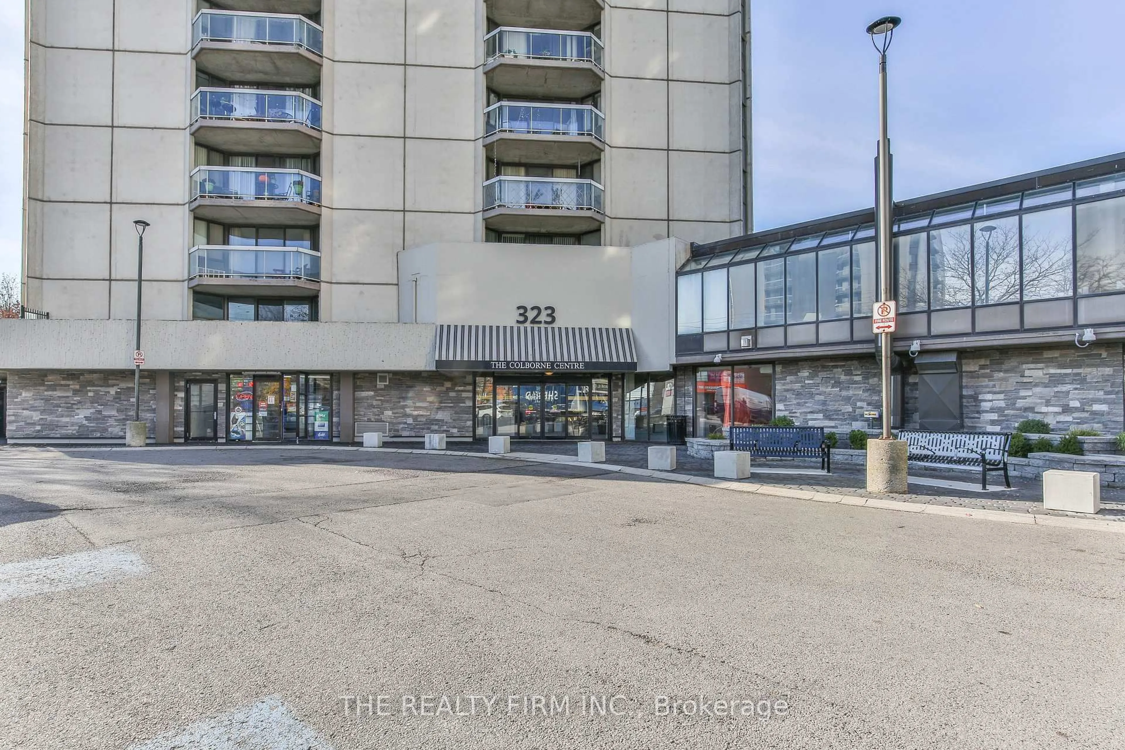 Indoor foyer for 323 Colborne St #2605, London East Ontario N6B 3N8