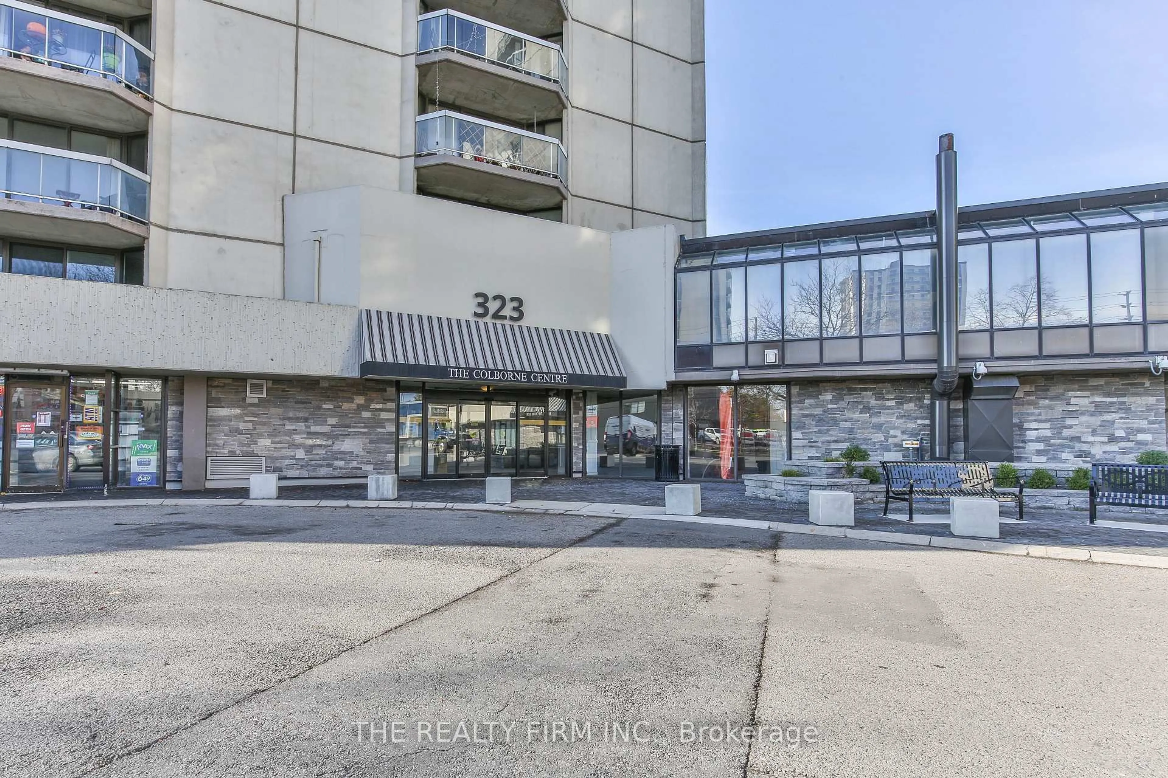 Indoor foyer for 323 Colborne St #2605, London East Ontario N6B 3N8