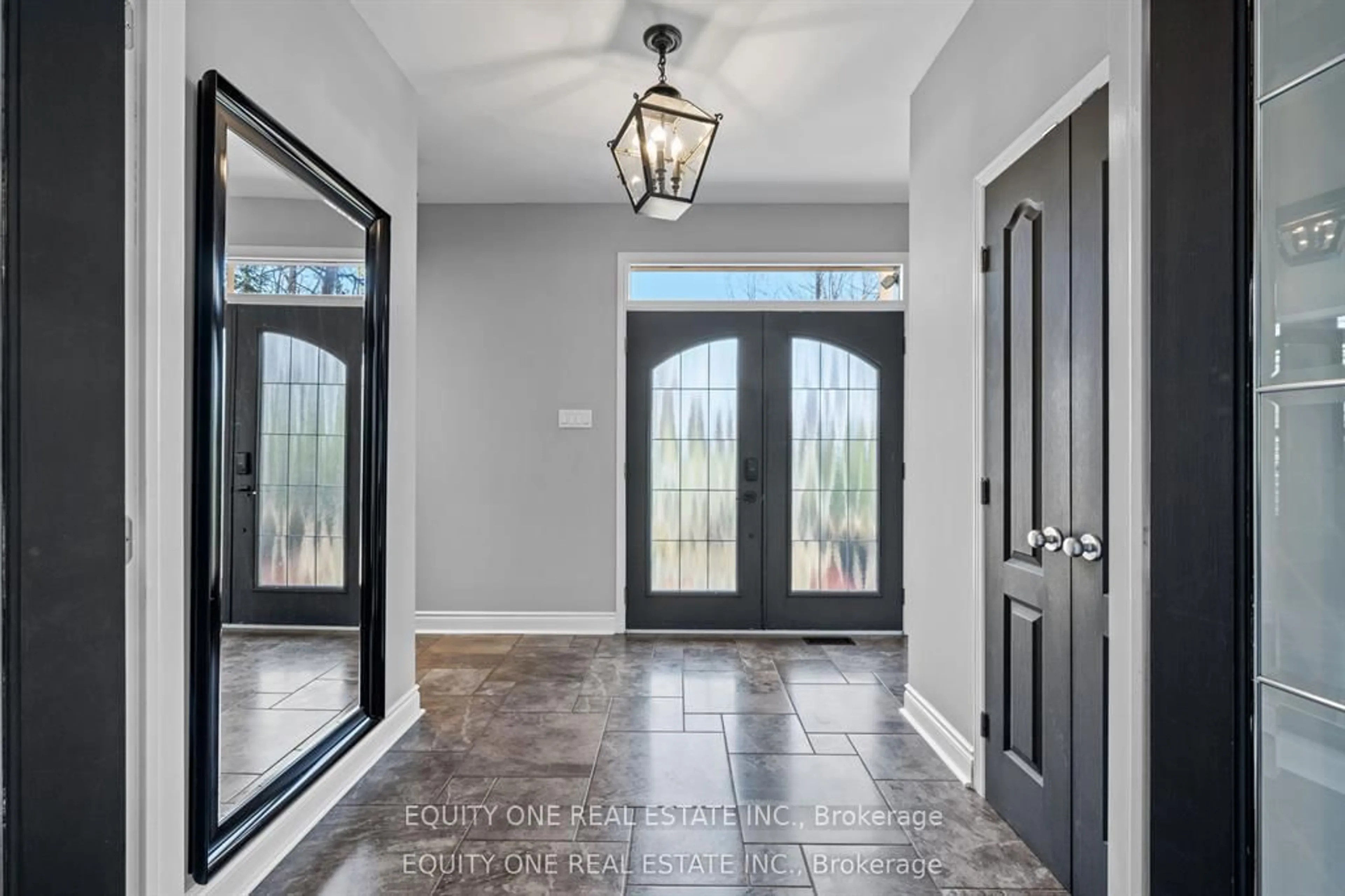 Indoor entryway for 133 Arbourbrook Blvd, Carp Ontario K0A 1L0