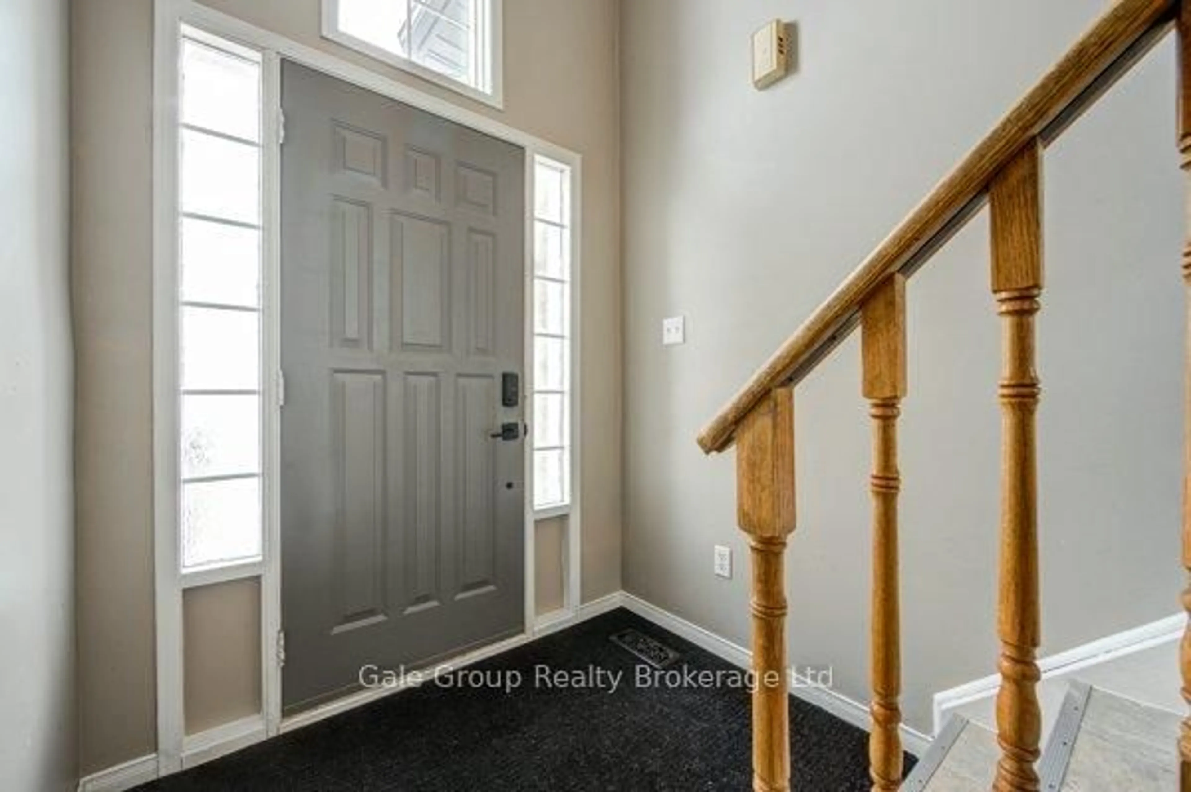Indoor entryway for 118 Canrobert St, Woodstock Ontario N4S 8X5