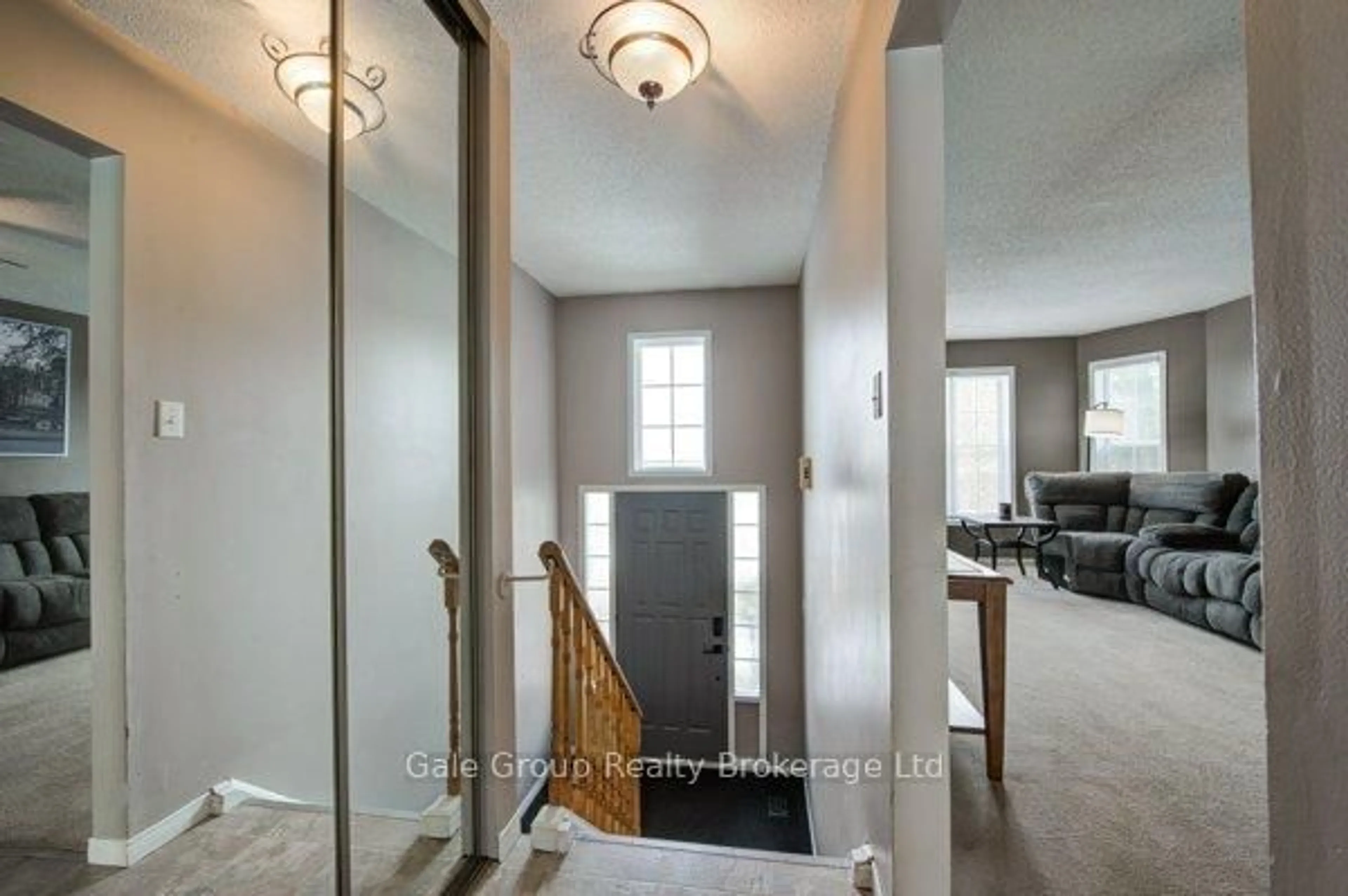 Indoor entryway for 118 Canrobert St, Woodstock Ontario N4S 8X5