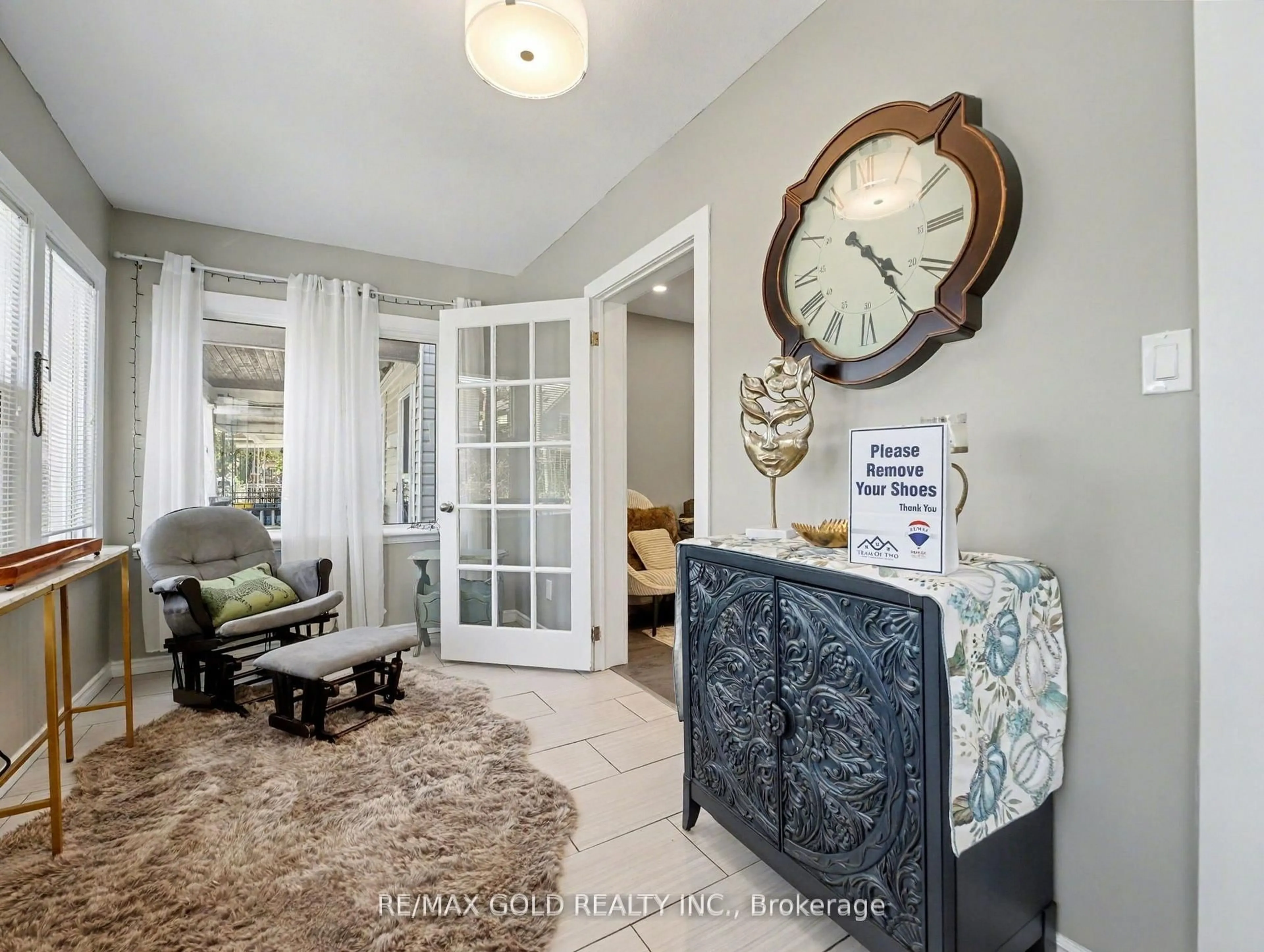 Indoor entryway for 75 Chestnut Ave, Hamilton Ontario L8L 6K8