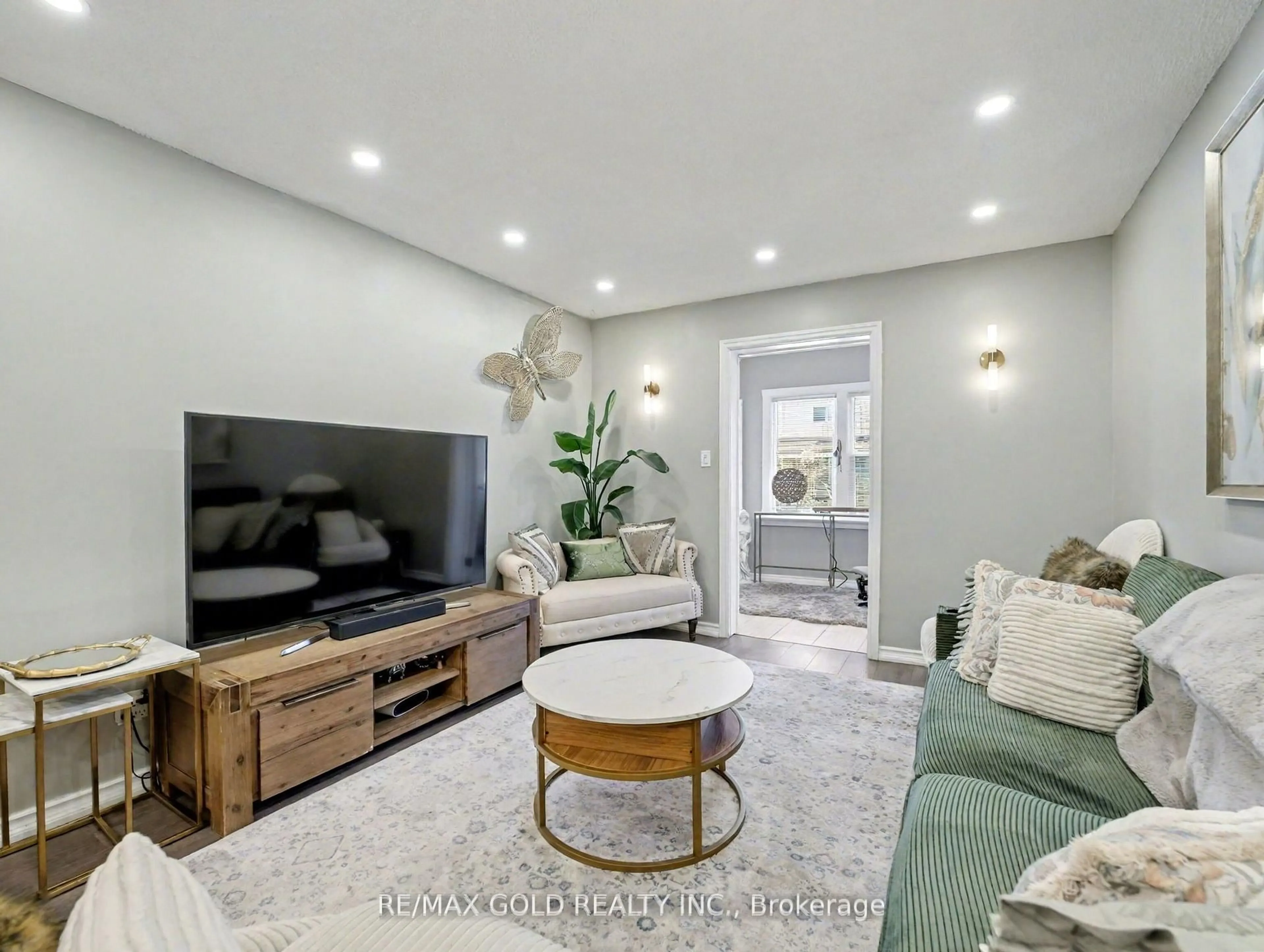 Living room with furniture, unknown for 75 Chestnut Ave, Hamilton Ontario L8L 6K8