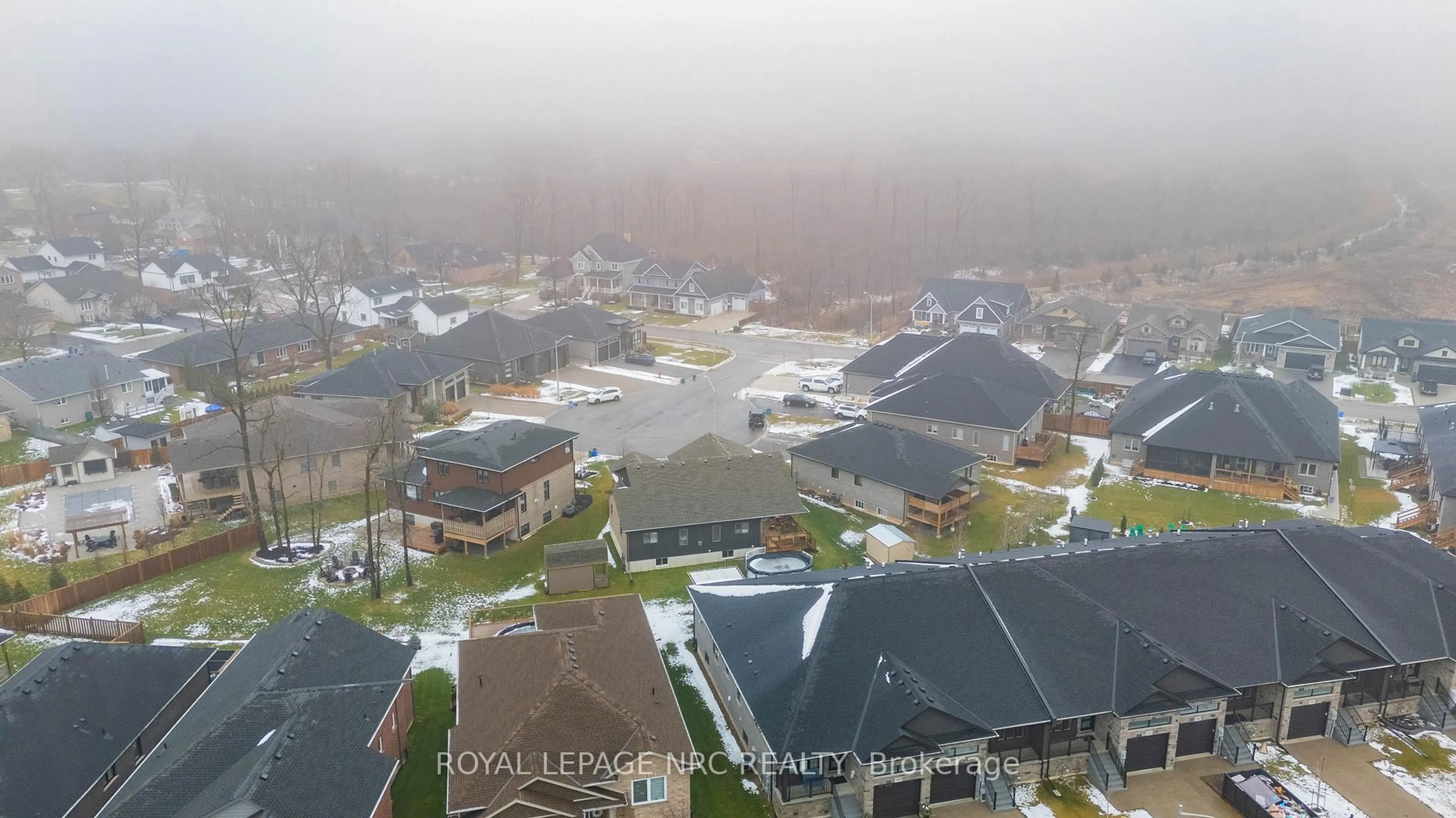 A pic from outside/outdoor area/front of a property/back of a property/a pic from drone, unknown for 67 Hickory Crt, Port Colborne Ontario L3K 0B2