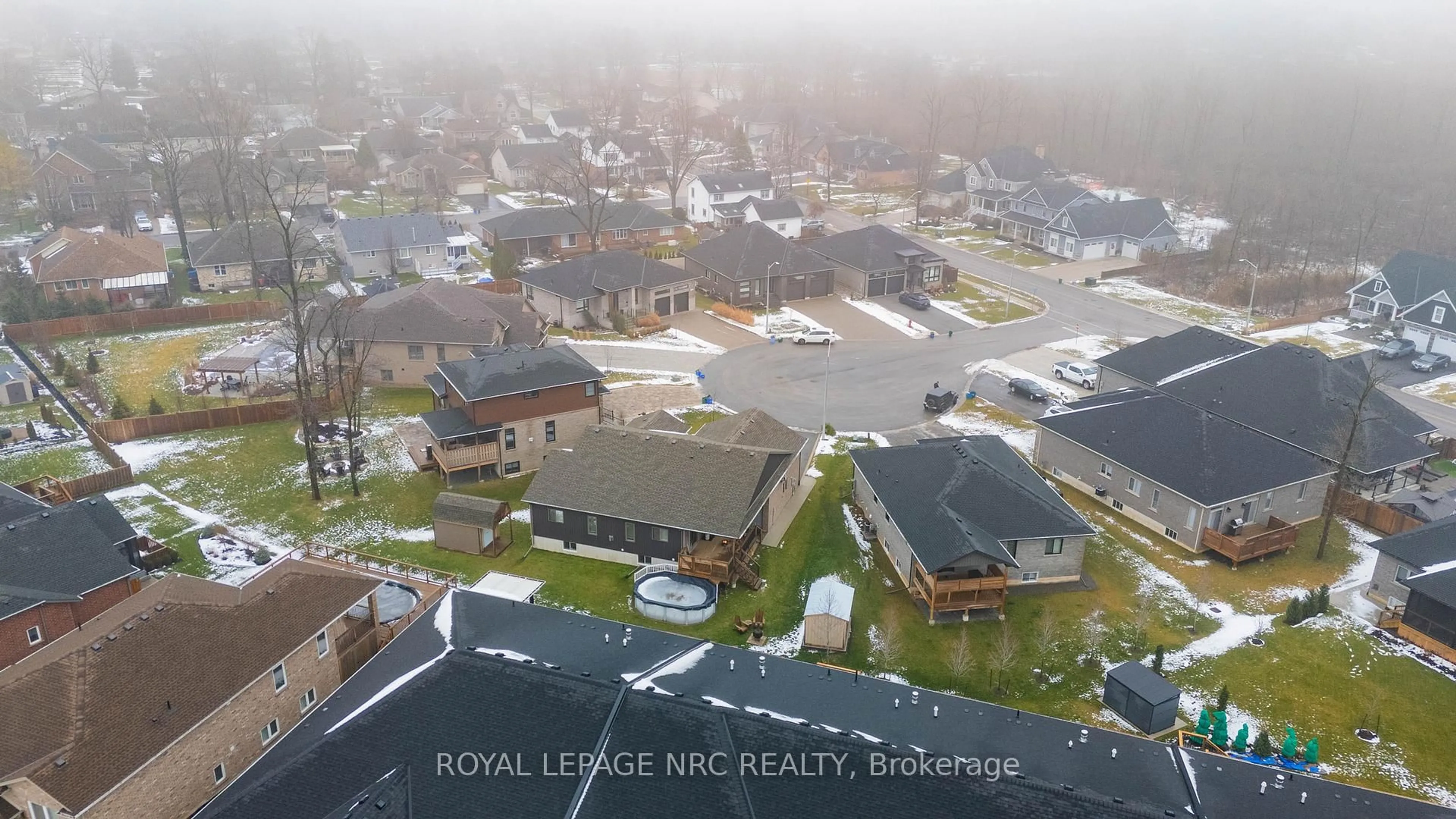 A pic from outside/outdoor area/front of a property/back of a property/a pic from drone, unknown for 67 Hickory Crt, Port Colborne Ontario L3K 0B2