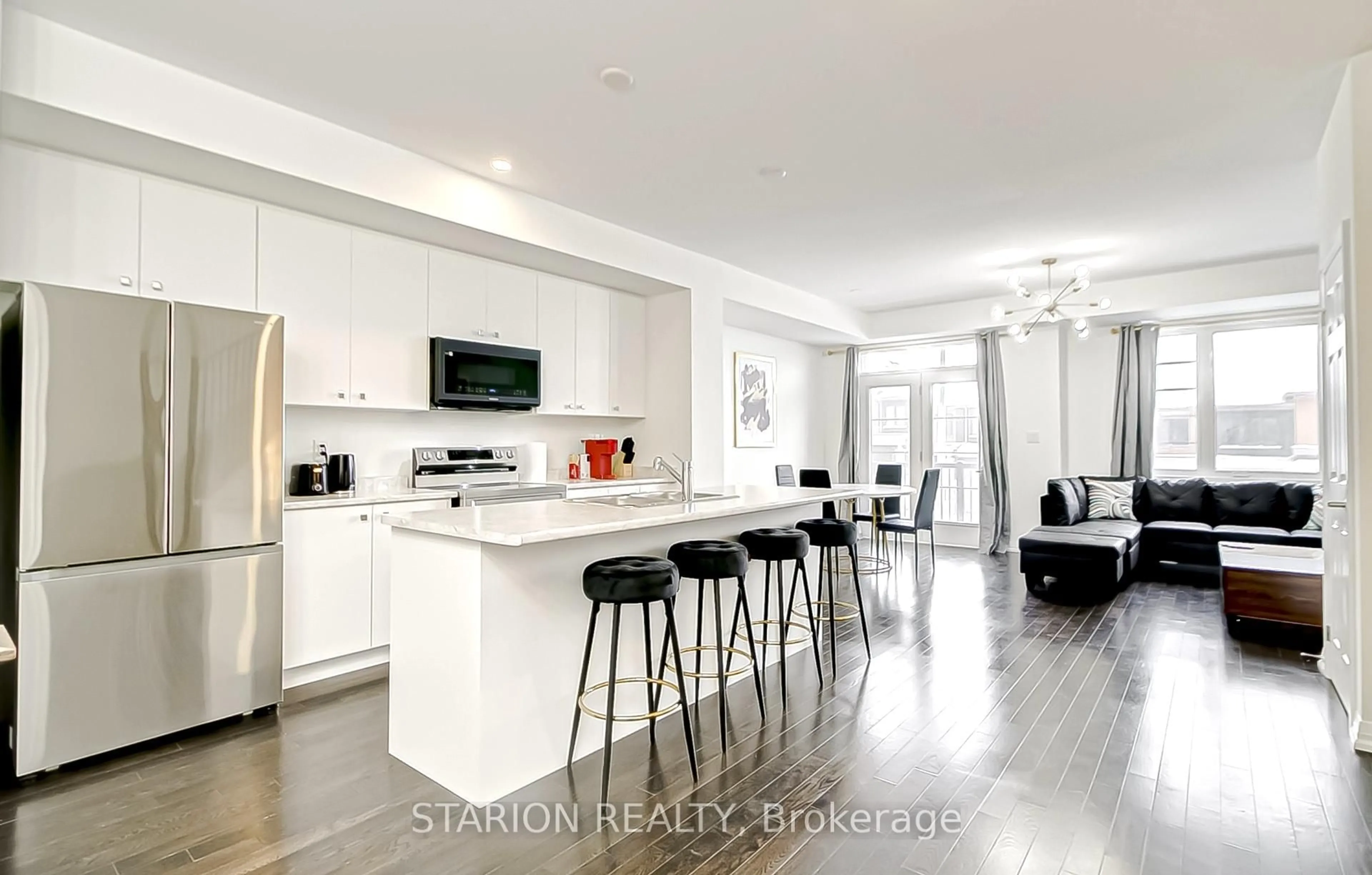 Open concept kitchen, unknown for 29 Granville Cres, Haldimand Ontario N3W 0J5