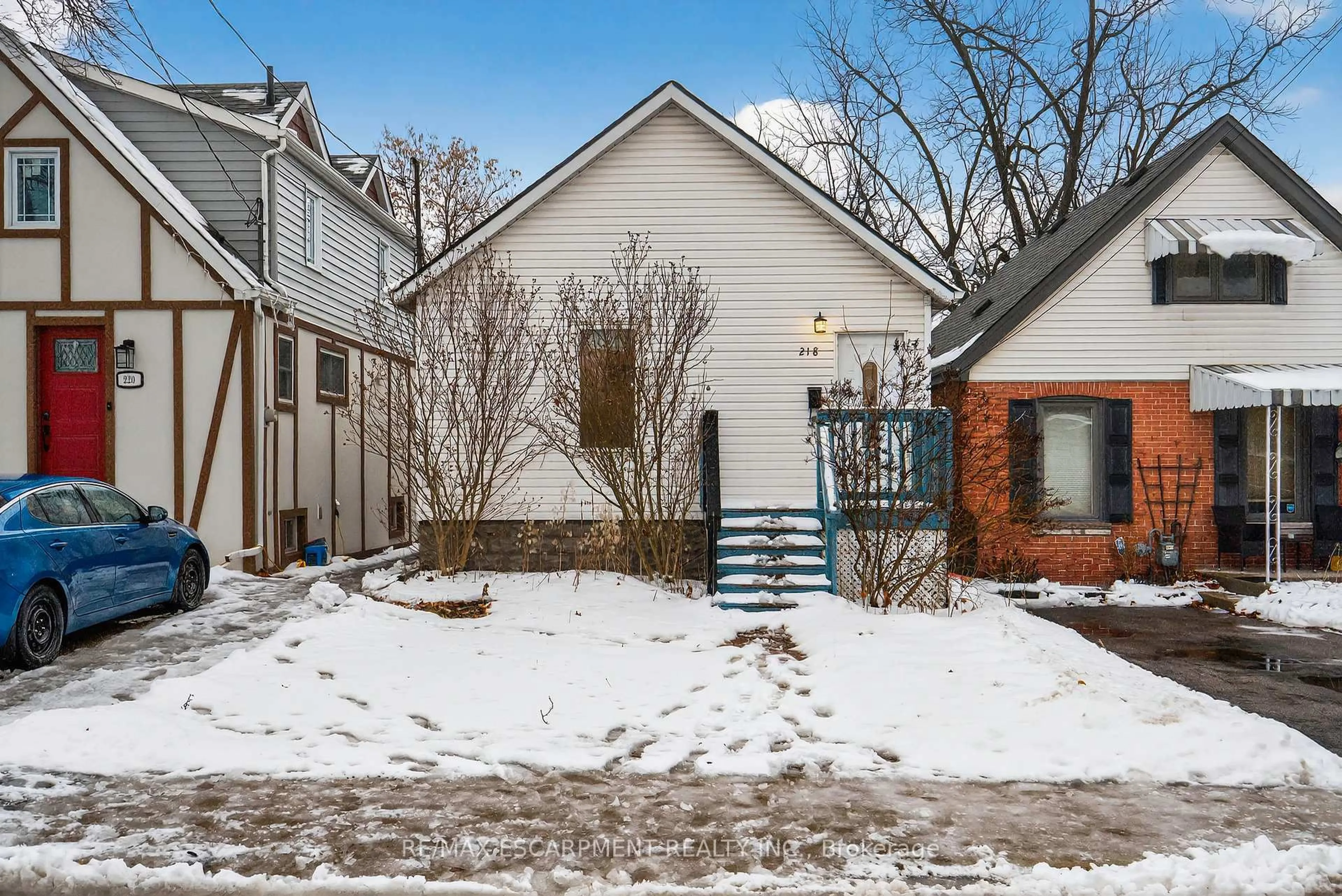 Unknown for 218 East 8th St, Hamilton Ontario L9A 3L8