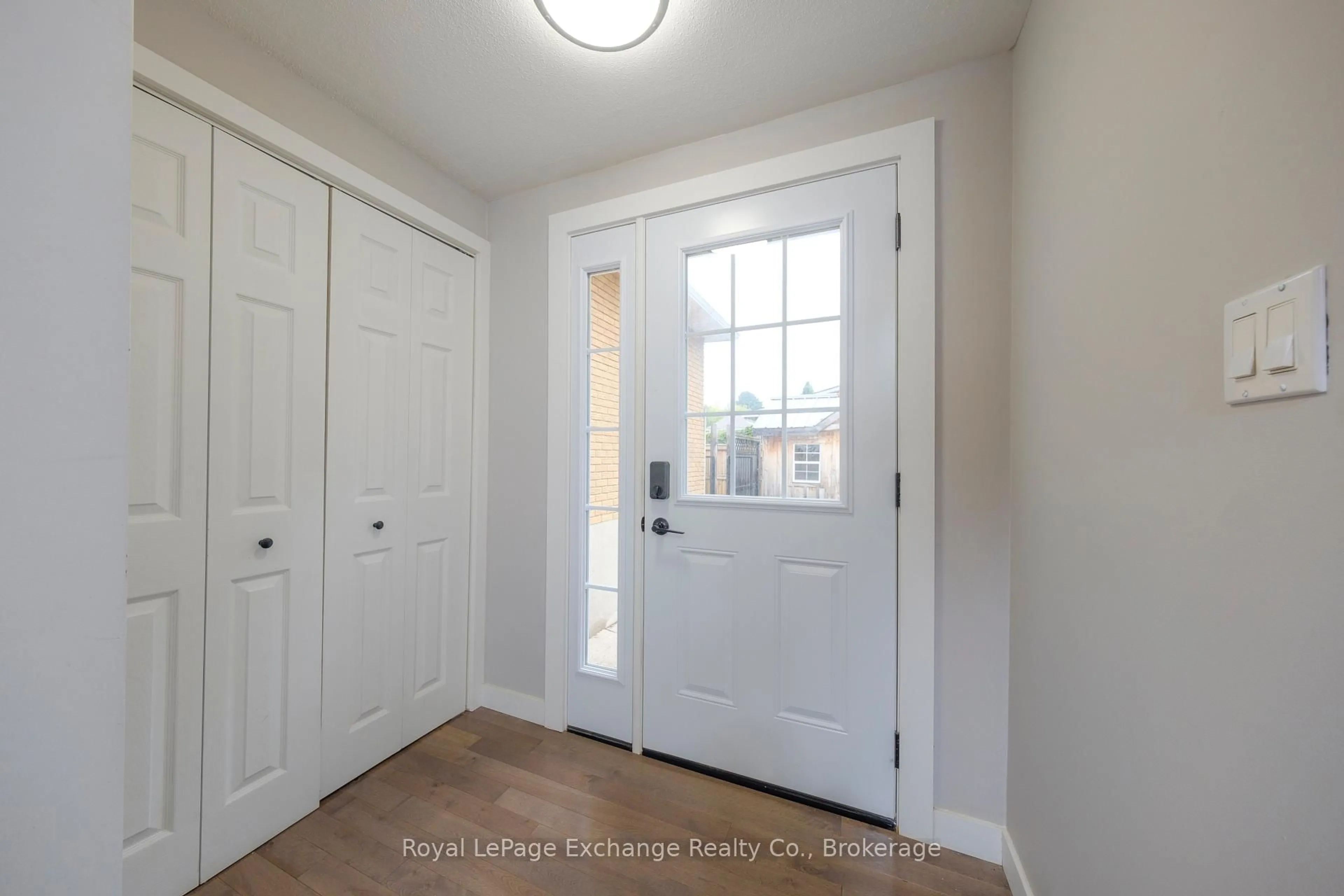 Indoor entryway for 427 Highland Dr, Kincardine Ontario N2Z 1X4