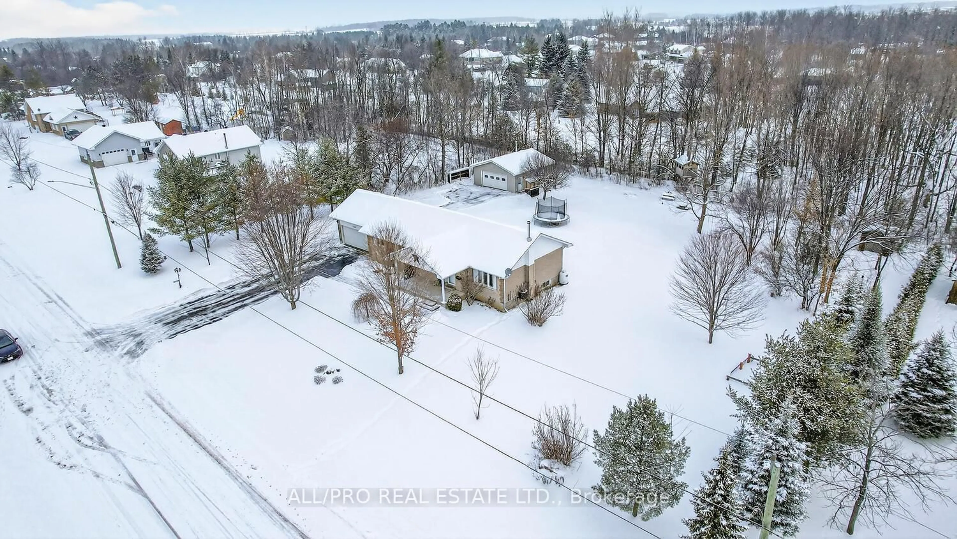 A pic from outside/outdoor area/front of a property/back of a property/a pic from drone, street for 1264 Lori Elizabeth St, North Dundas Ontario K0C 2K0