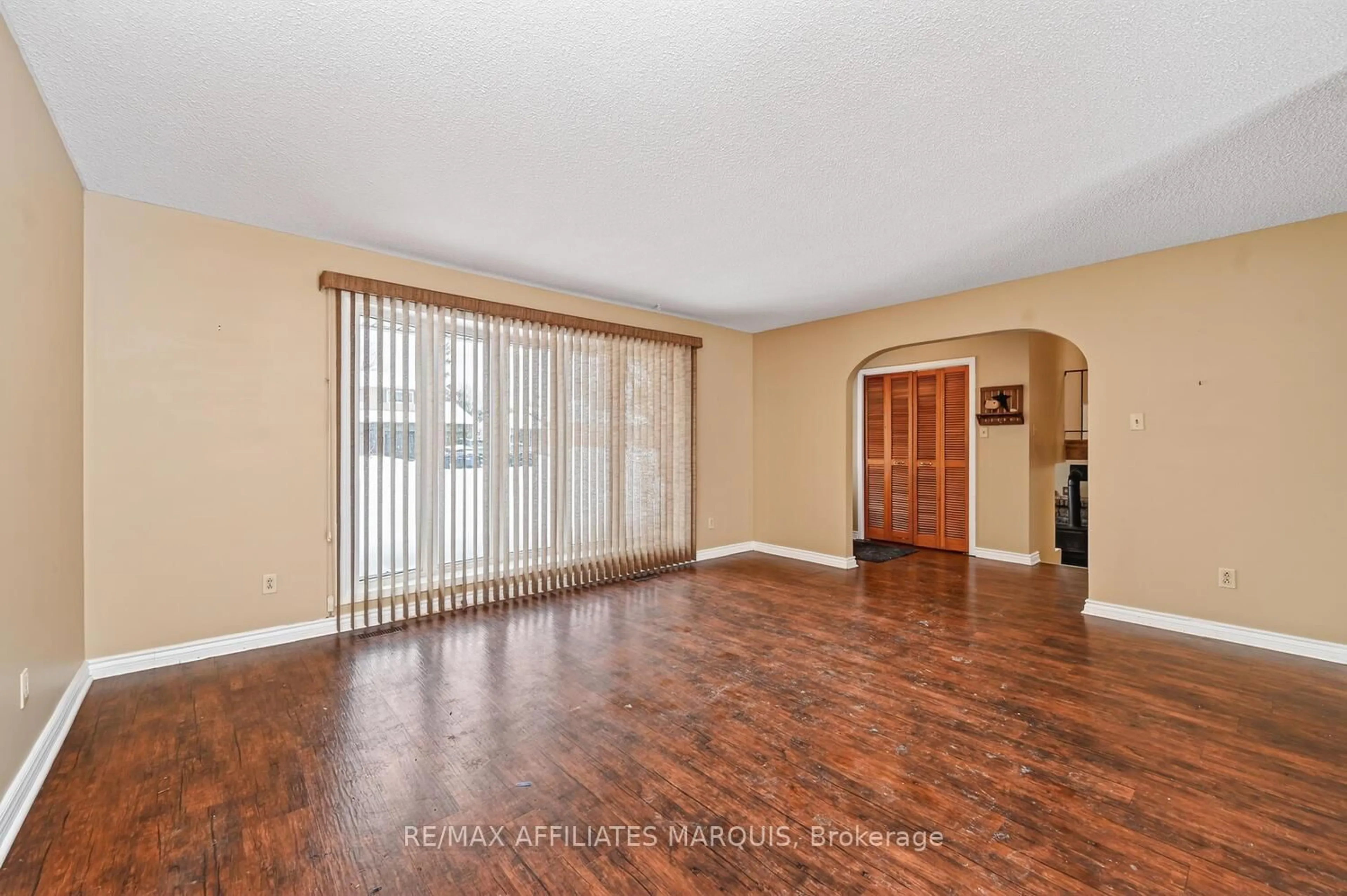 Unknown for 48 Carol Cres, Smiths Falls Ontario K7A 3X8