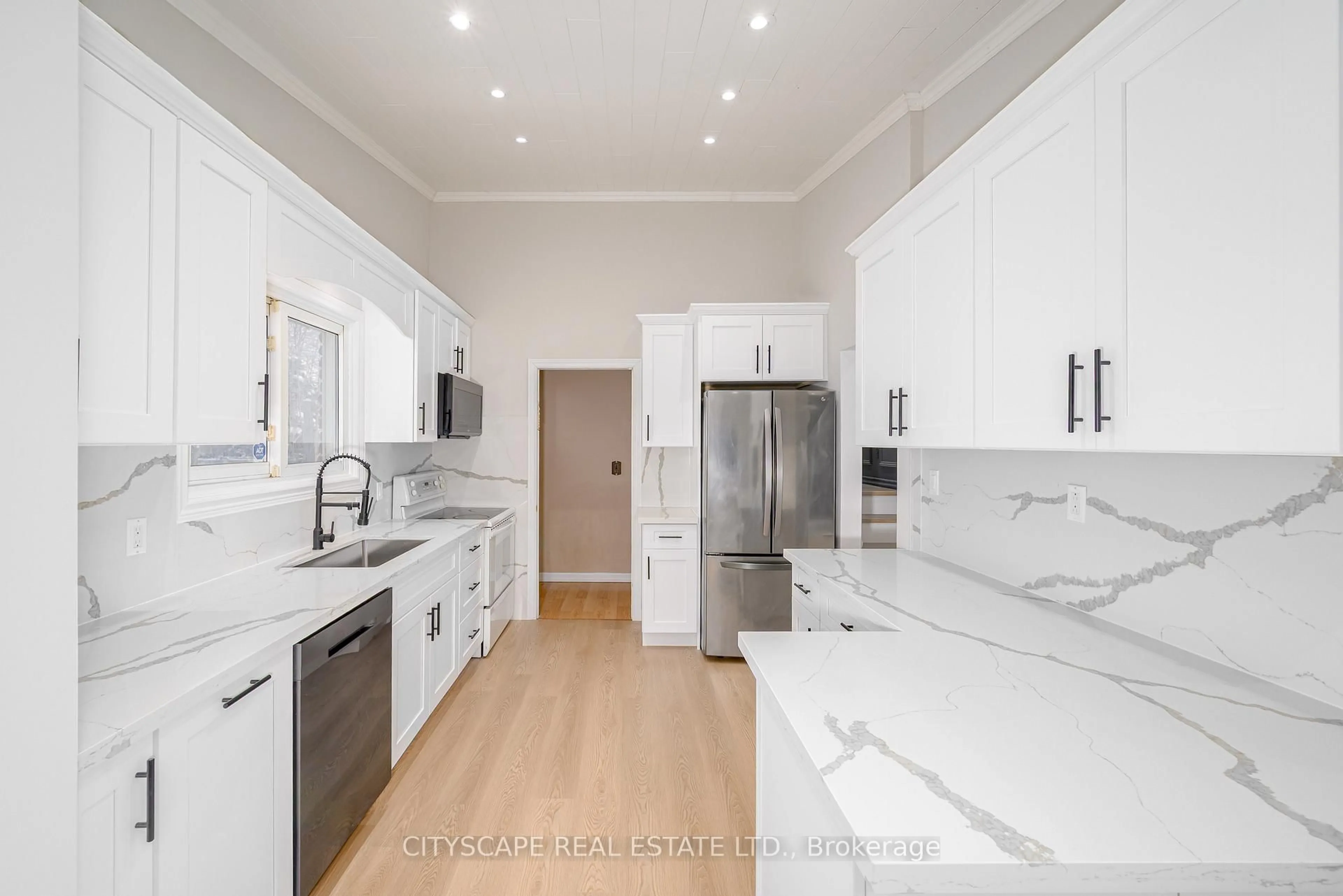 Open concept kitchen, ceramic/tile floor for 32 Edgeview Dr, Quinte West Ontario K8V 3G4