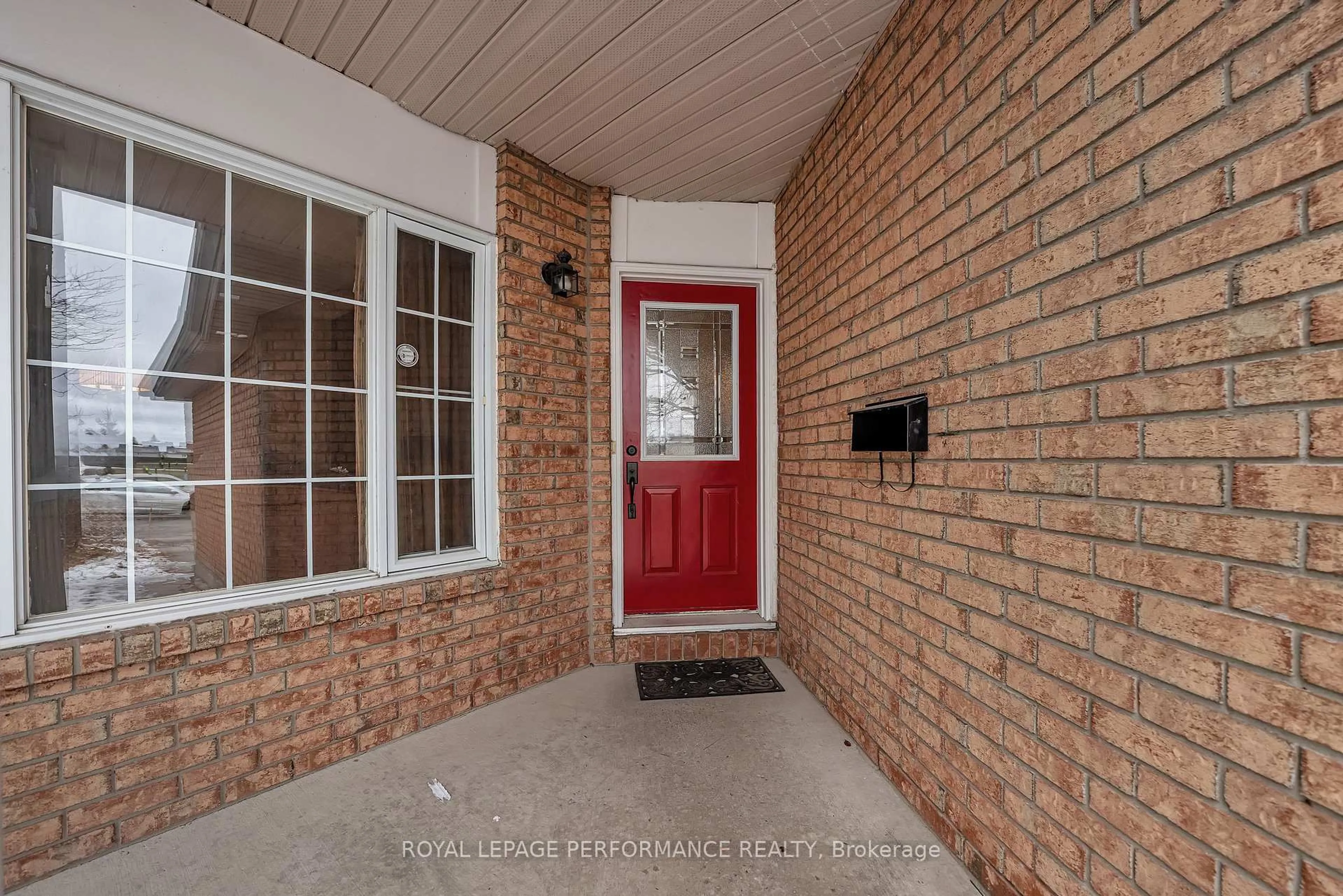 Indoor entryway for 644 Valin St, Ottawa Ontario K4A 3S9