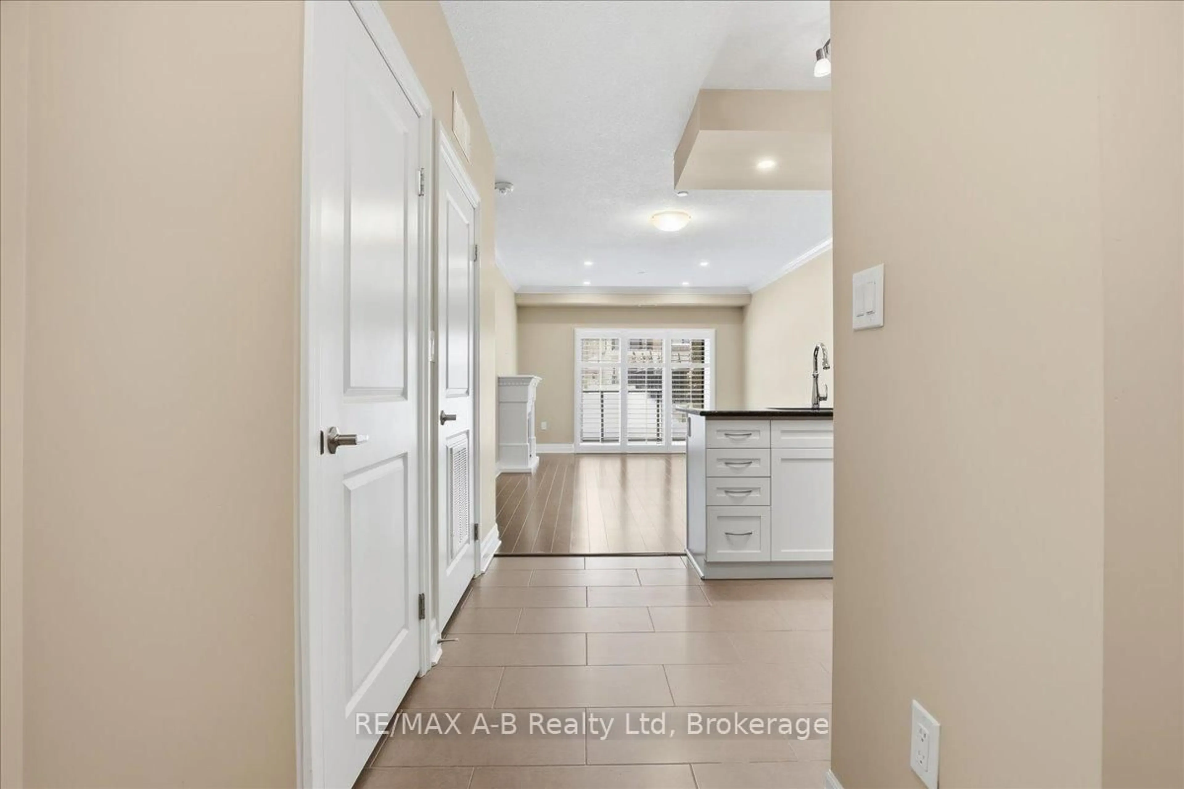 Indoor entryway for 255 John St #107, Stratford Ontario N5A 0G7