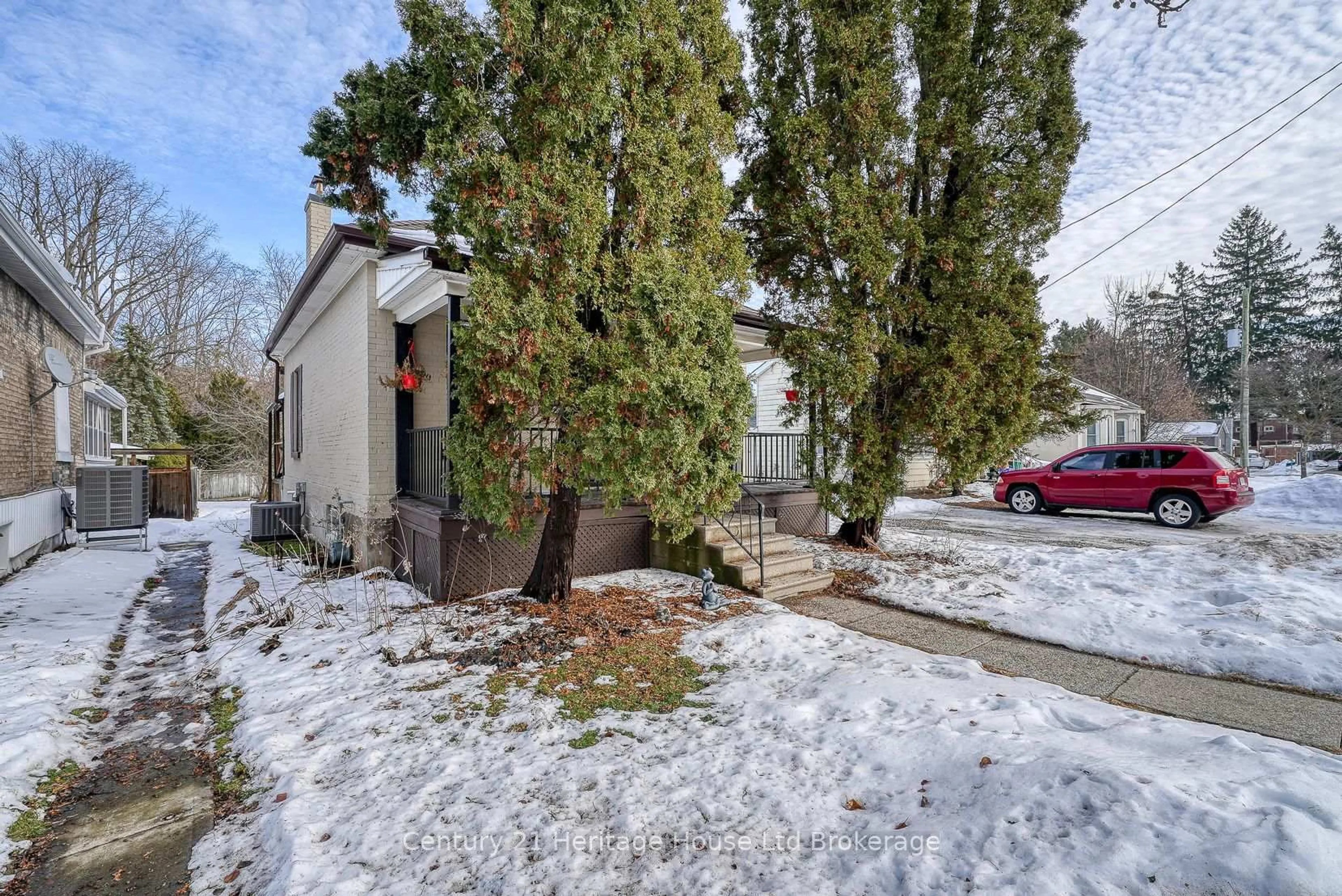 Unknown for 12 Sydenham St, Woodstock Ontario N4S 7B2