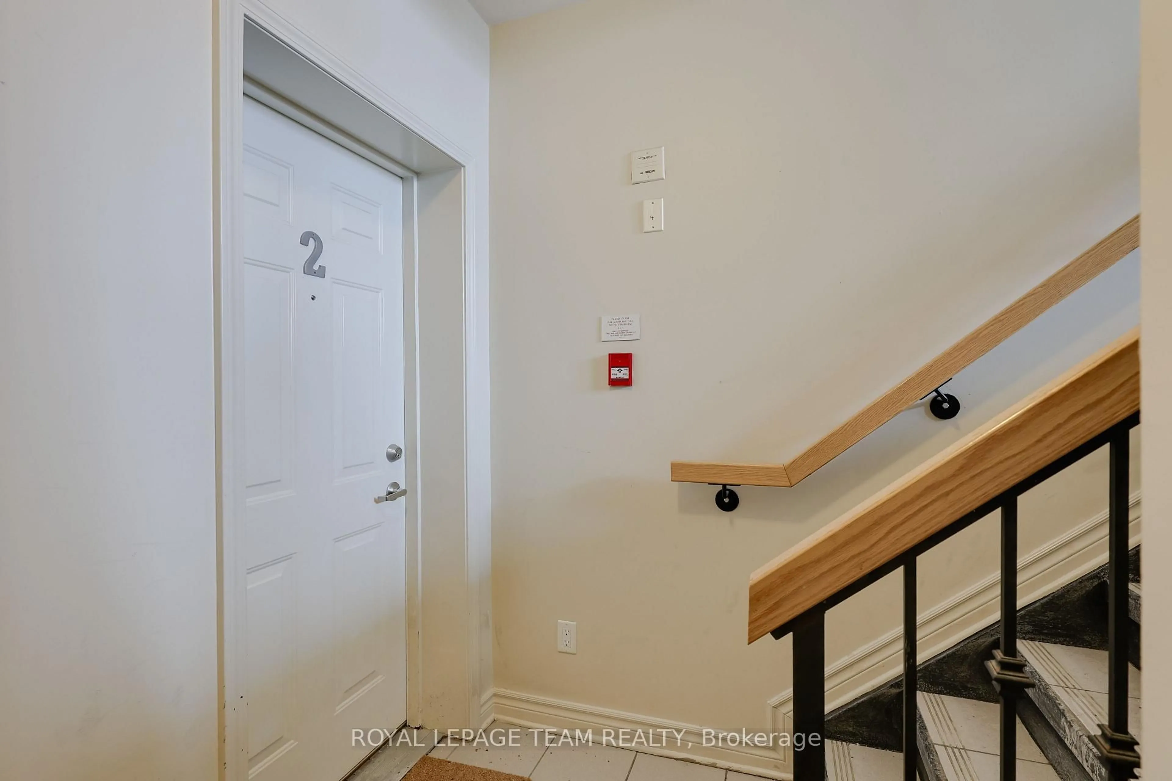 Indoor foyer for 369 Paseo Private #2, Ottawa Ontario K2G 4N7