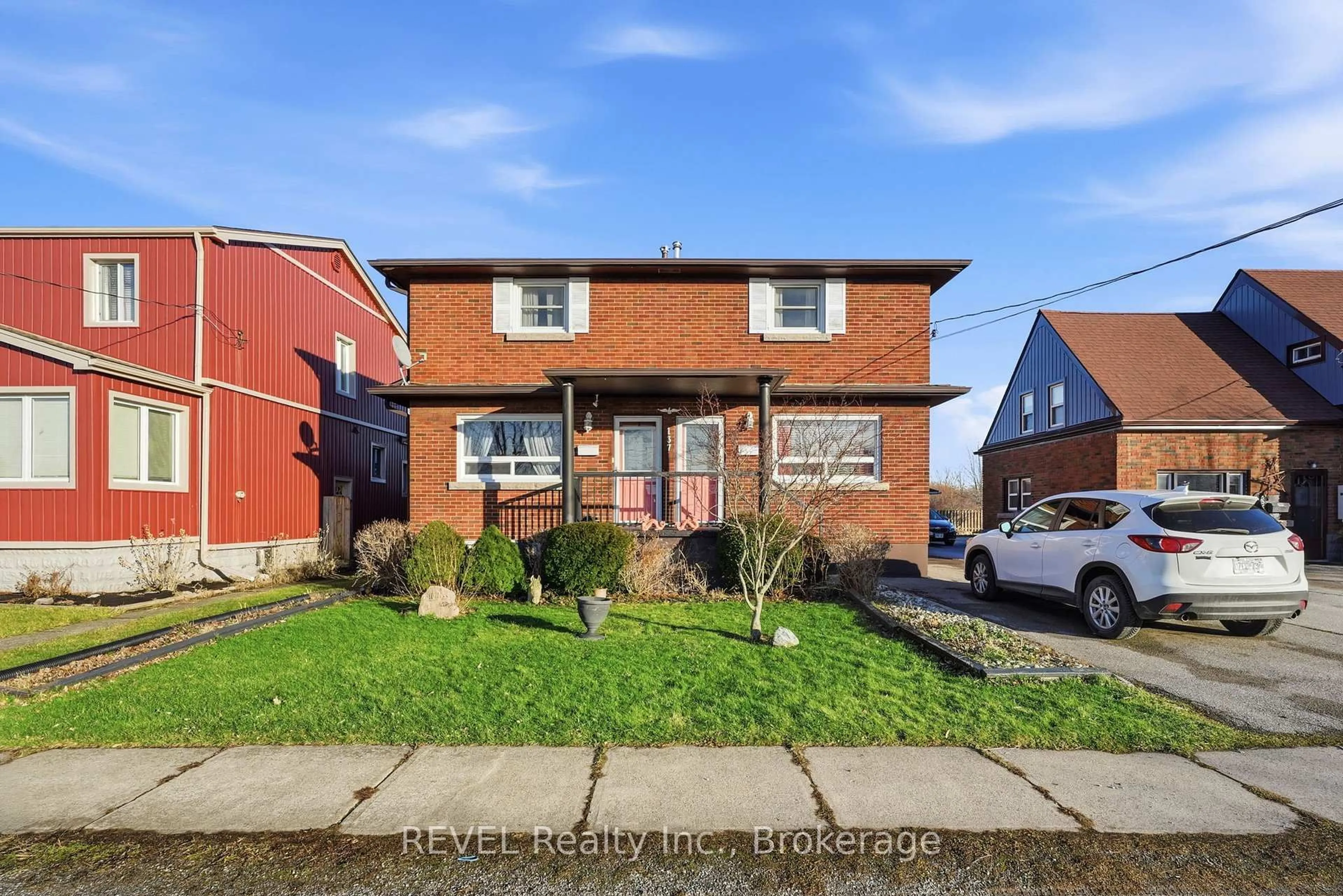 Home with brick exterior material, street for 137 Wellington St, Port Colborne Ontario L3K 2K1