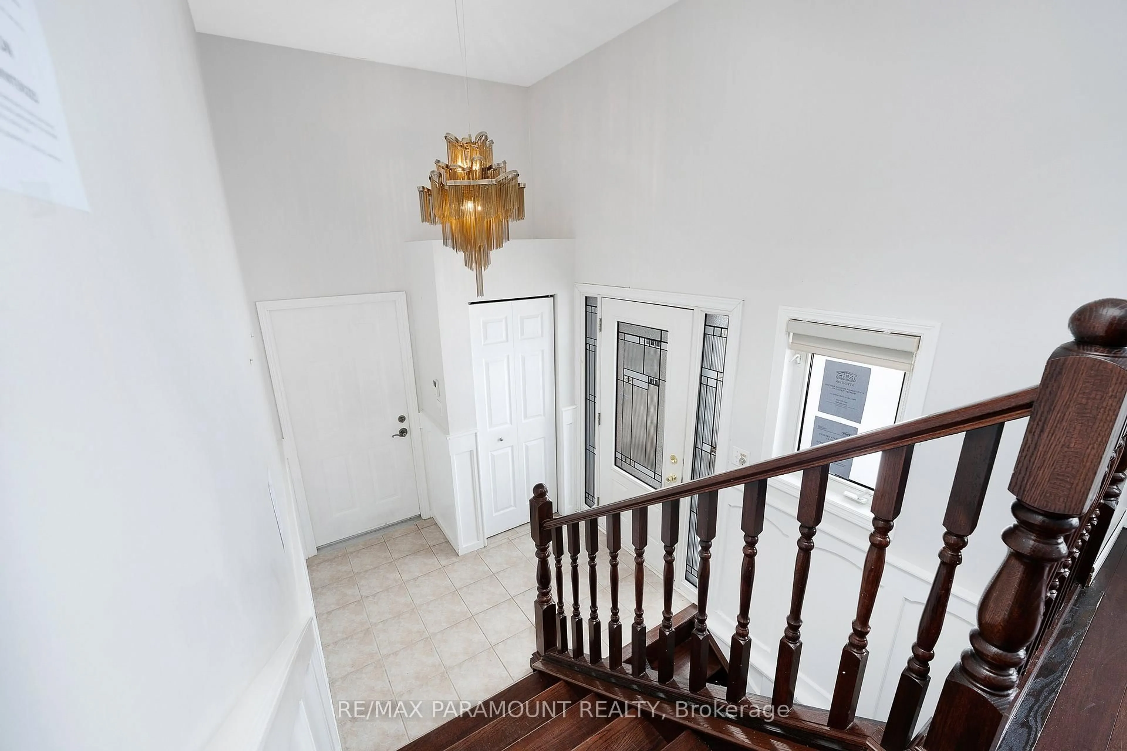 Indoor foyer for 39 Rose Ave, Chatham-Kent Ontario N0P 2L0