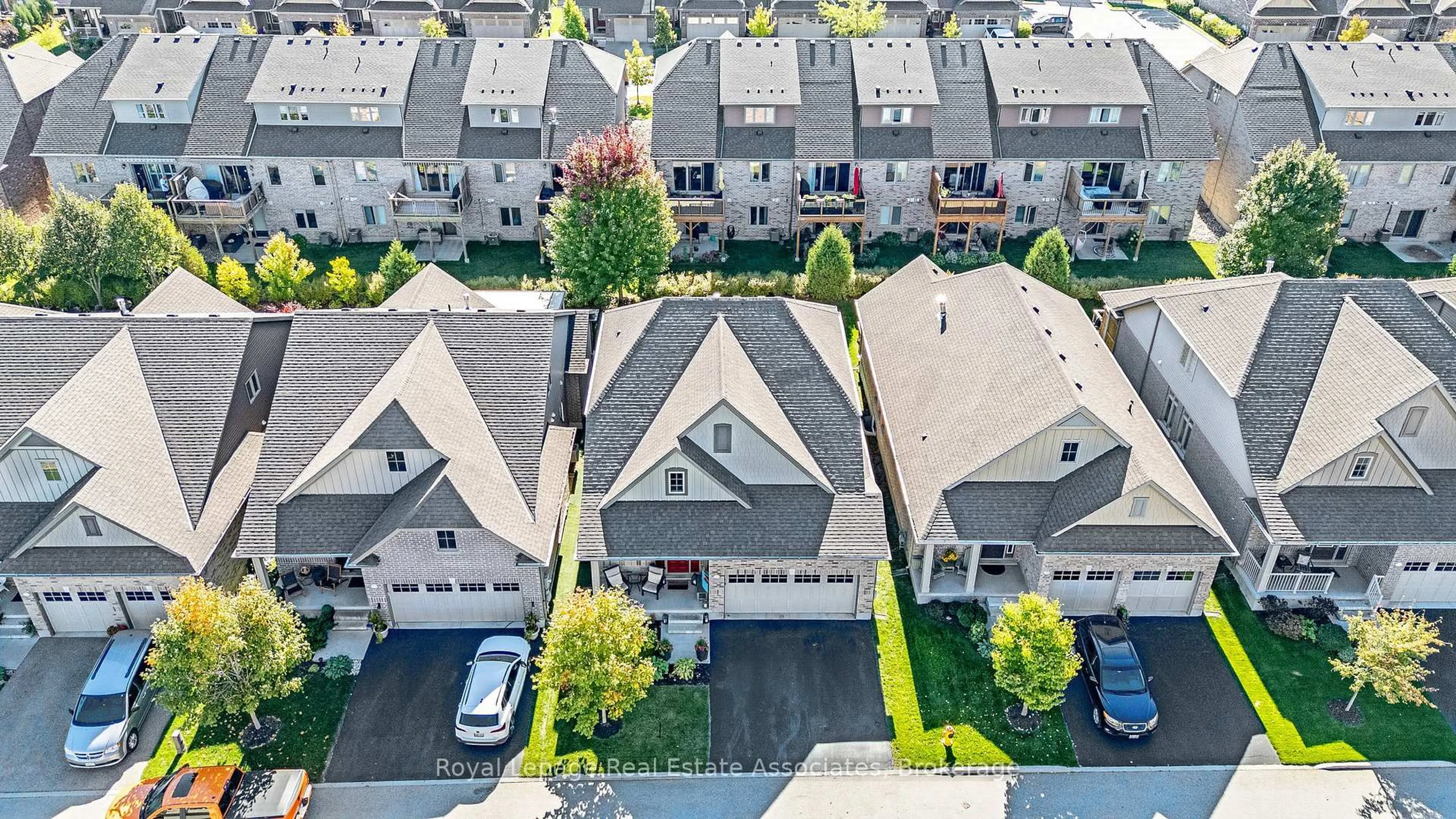 A pic from outside/outdoor area/front of a property/back of a property/a pic from drone, street for 25 Chestnut Dr, Guelph/Eramosa Ontario N0B 2K0