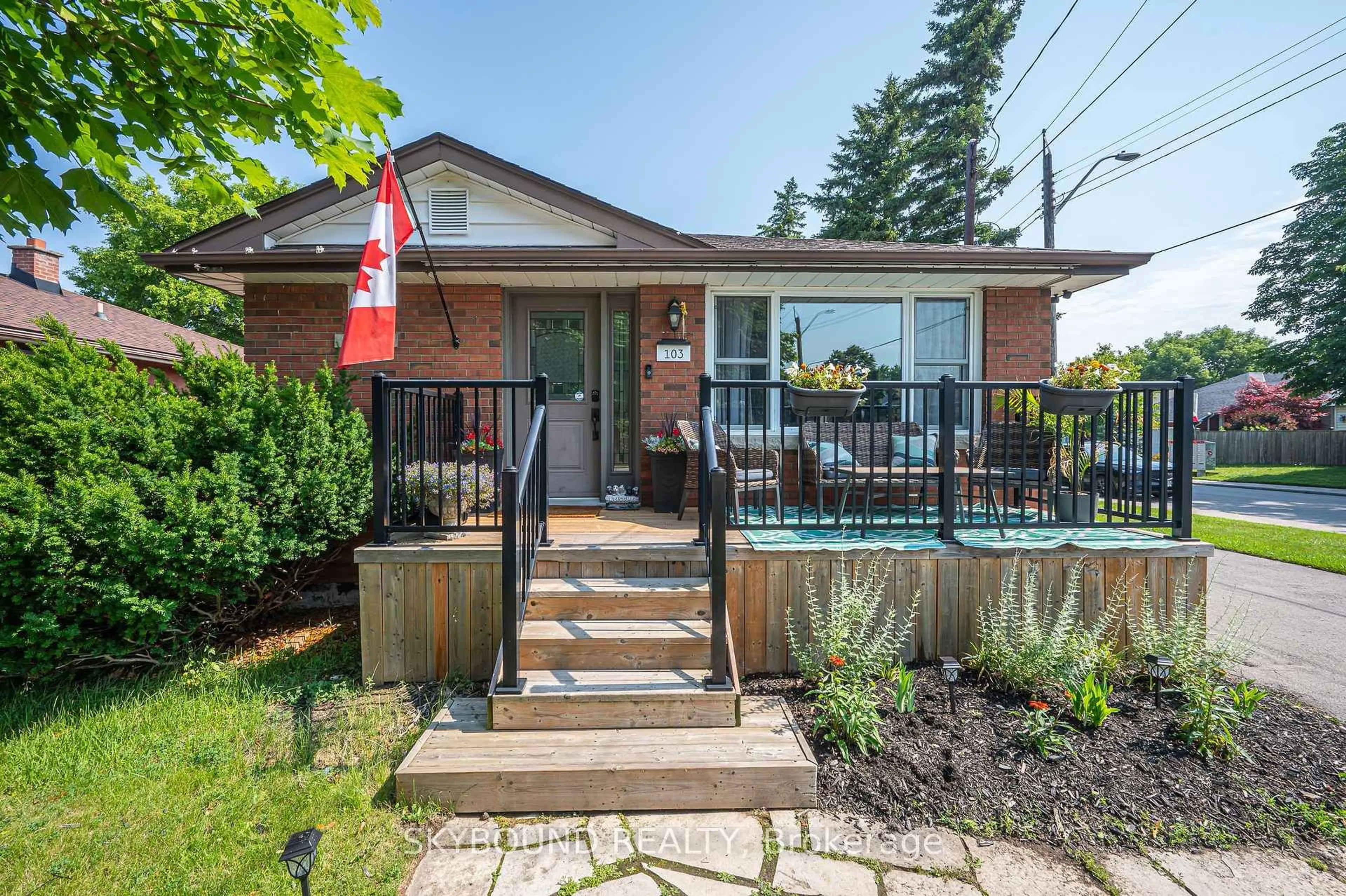 Patio, street for 103 McElroy Rd, Hamilton Ontario L9A 1Y7