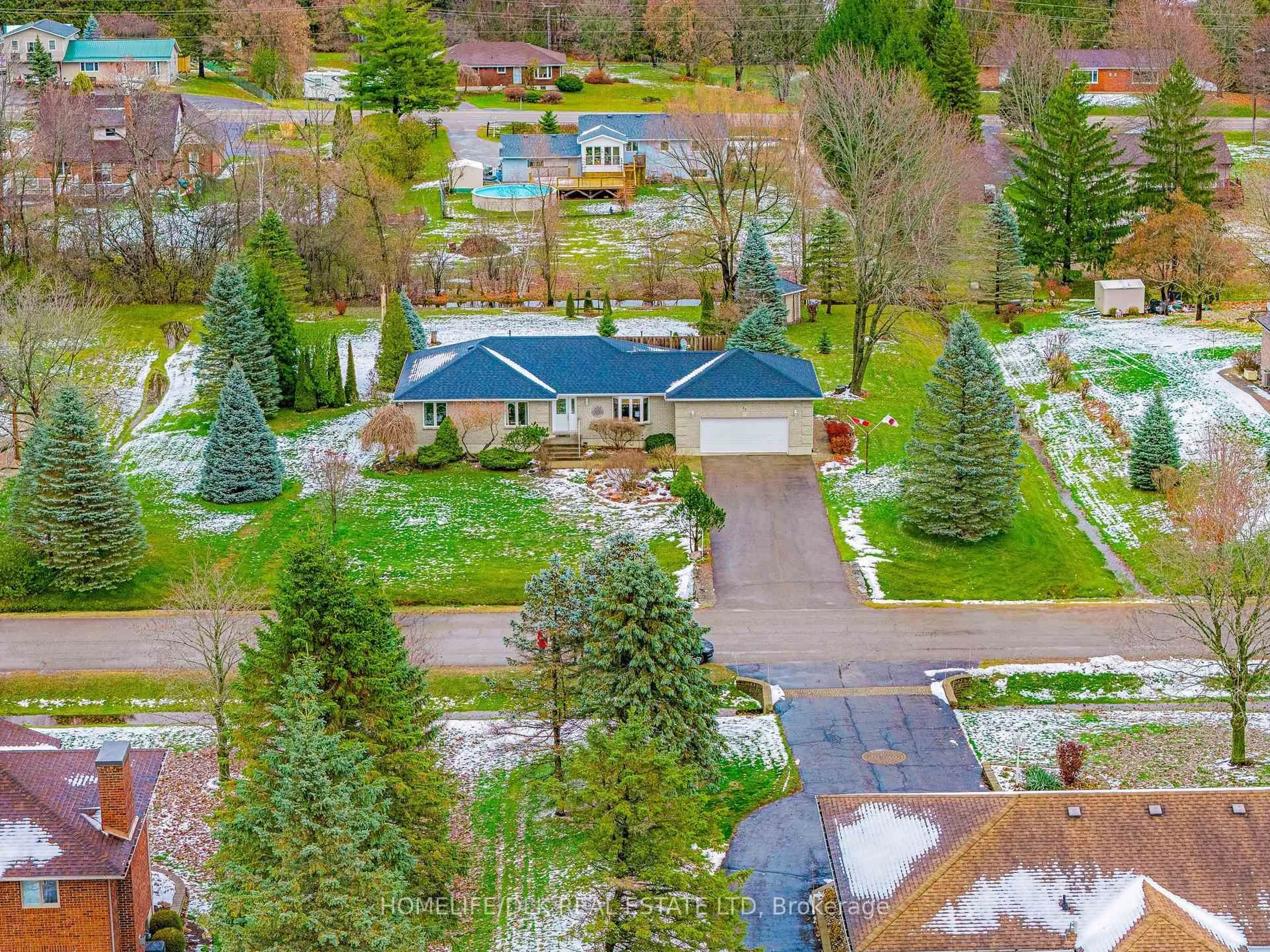 A pic from outside/outdoor area/front of a property/back of a property/a pic from drone, unknown for 15 Jones Crt, Augusta Ontario K0E 1P0