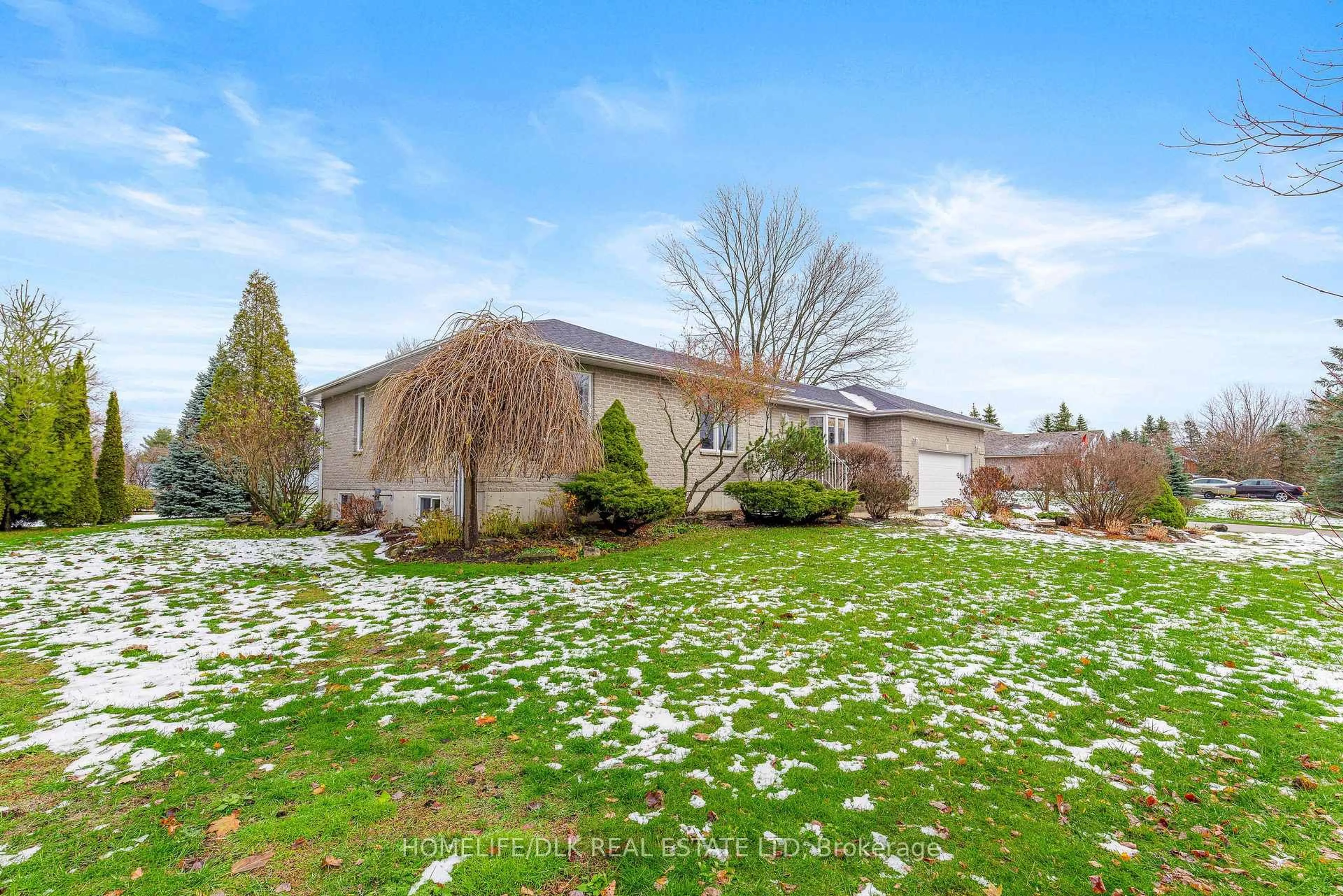 A pic from outside/outdoor area/front of a property/back of a property/a pic from drone, unknown for 15 Jones Crt, Augusta Ontario K0E 1P0