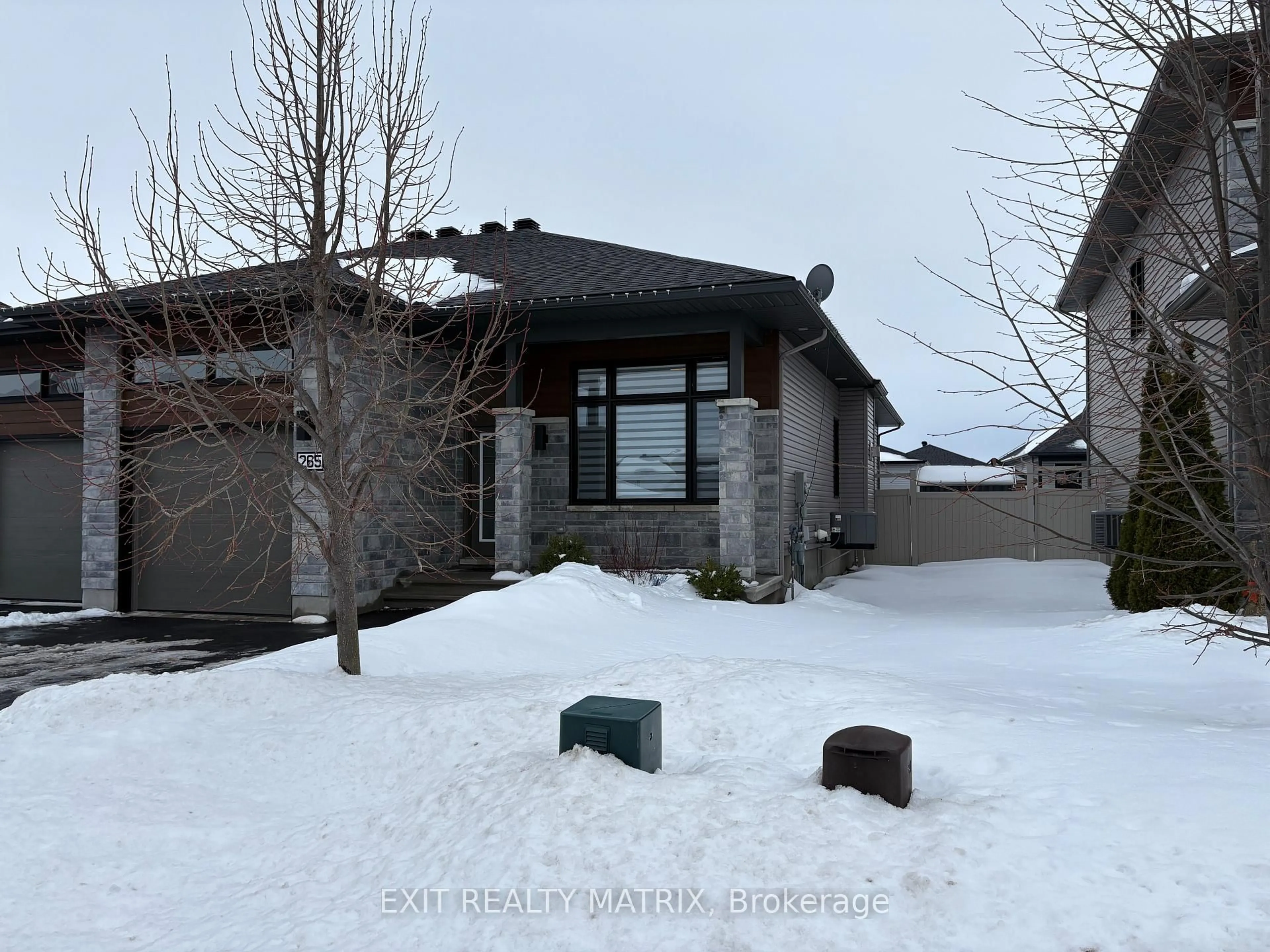 A pic from outside/outdoor area/front of a property/back of a property/a pic from drone, unknown for 265 Belfort St, Russell Ontario K0A 1W0