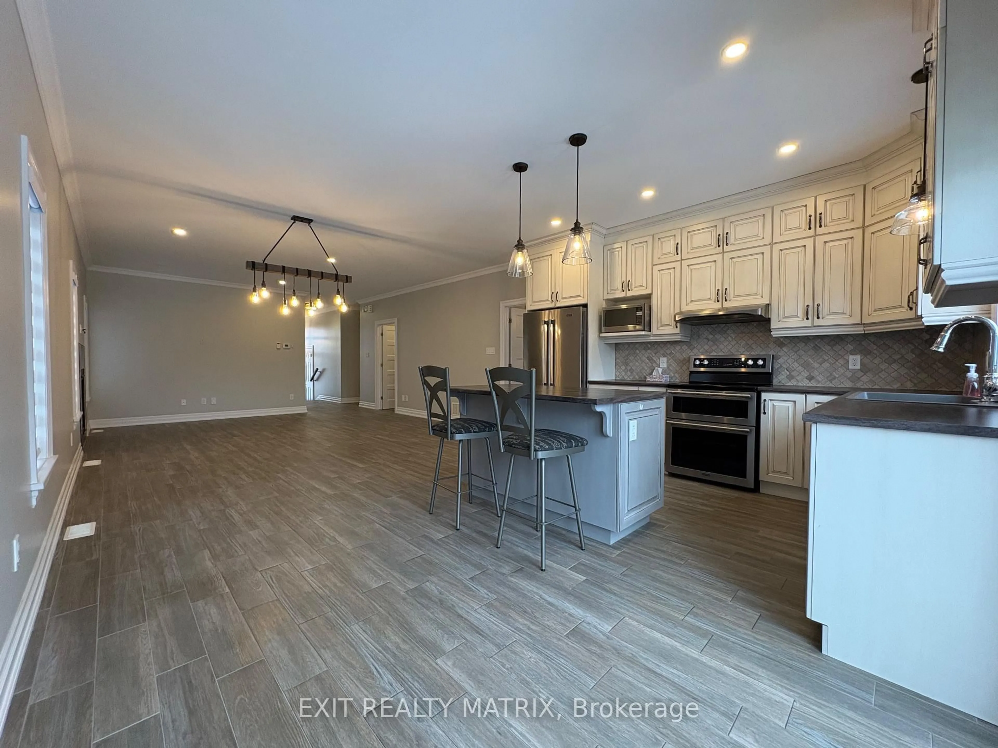 Open concept kitchen, unknown for 265 Belfort St, Russell Ontario K0A 1W0