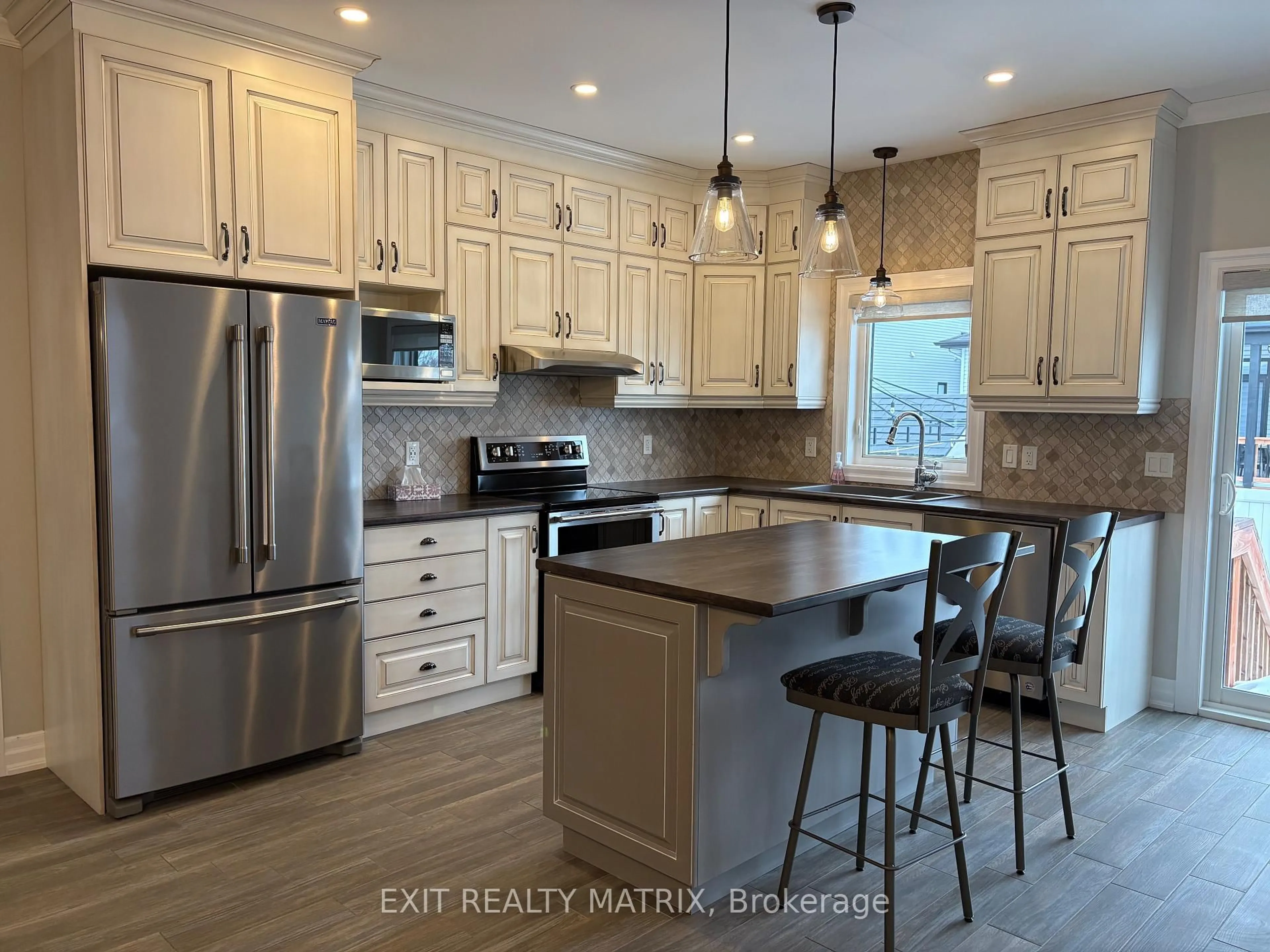 Open concept kitchen, unknown for 265 Belfort St, Russell Ontario K0A 1W0