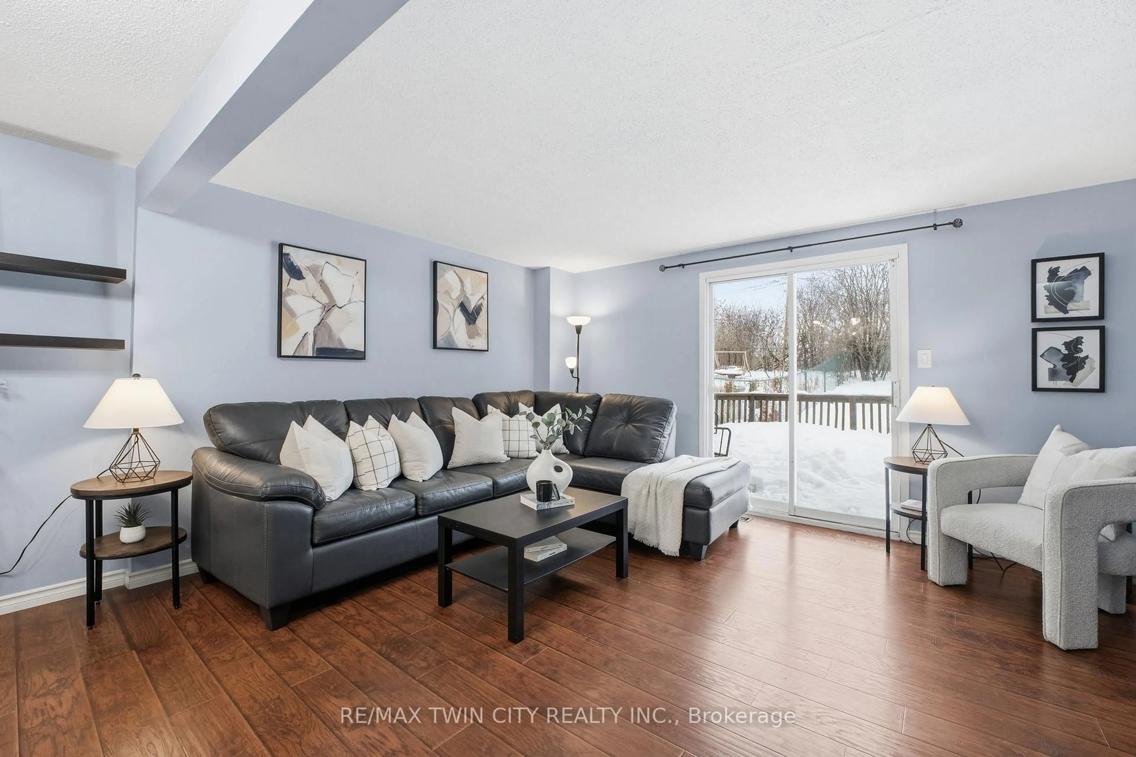 Living room with furniture, unknown for 24 Catalina Crt, Kitchener Ontario N2M 5L9