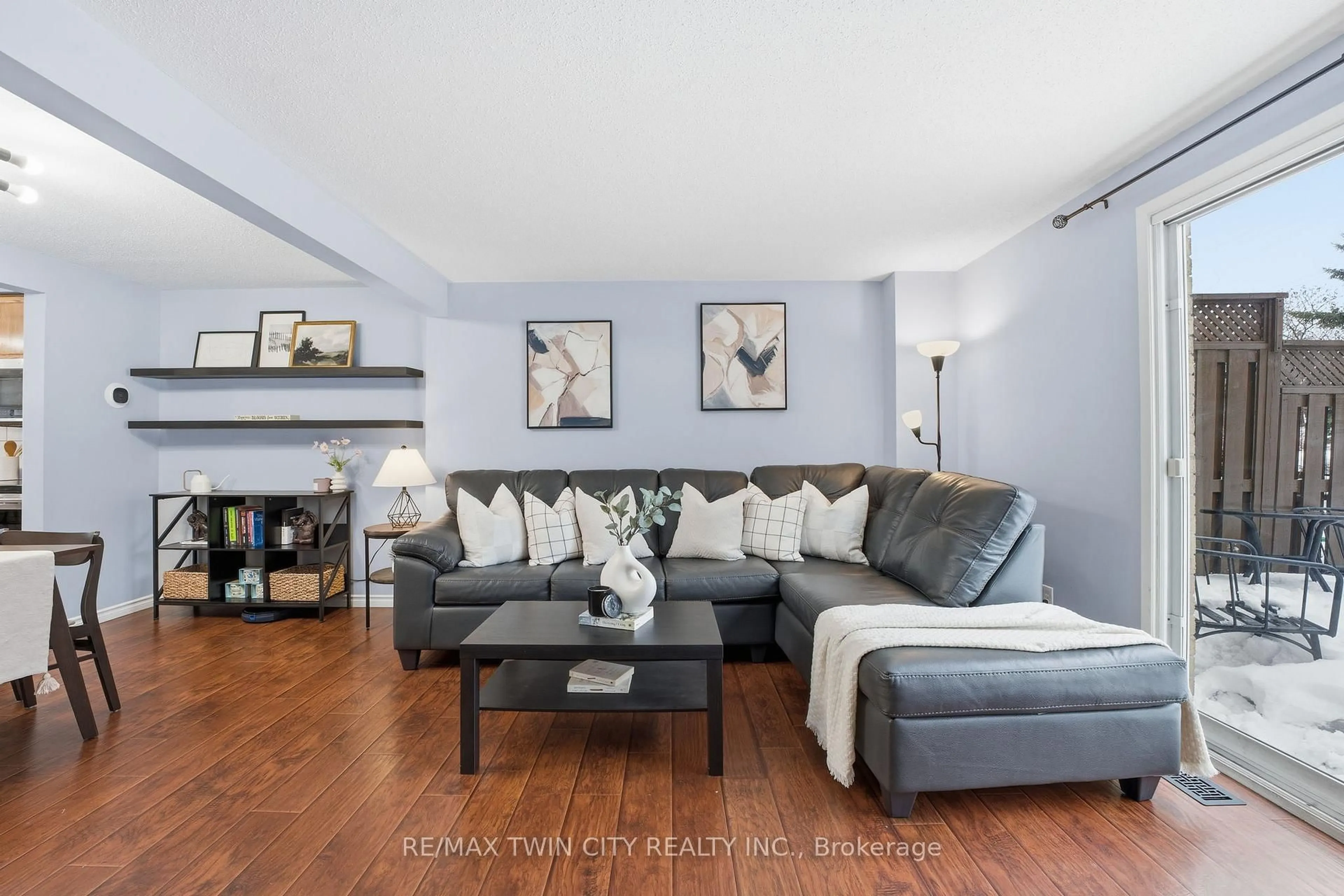 Living room with furniture, unknown for 24 Catalina Crt, Kitchener Ontario N2M 5L9