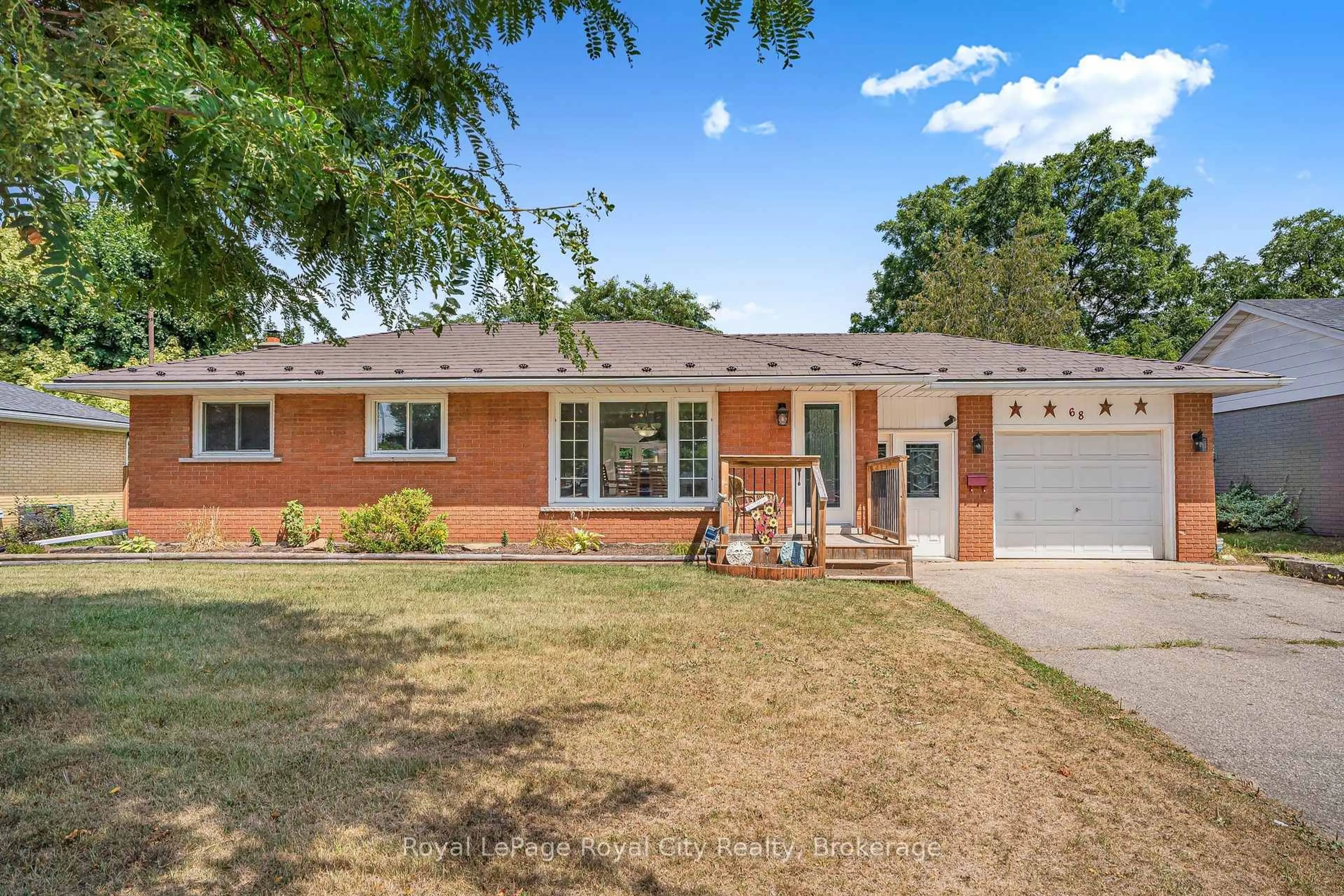 Home with brick exterior material, street for 68 Sunset Blvd, Cambridge Ontario N1S 1A7