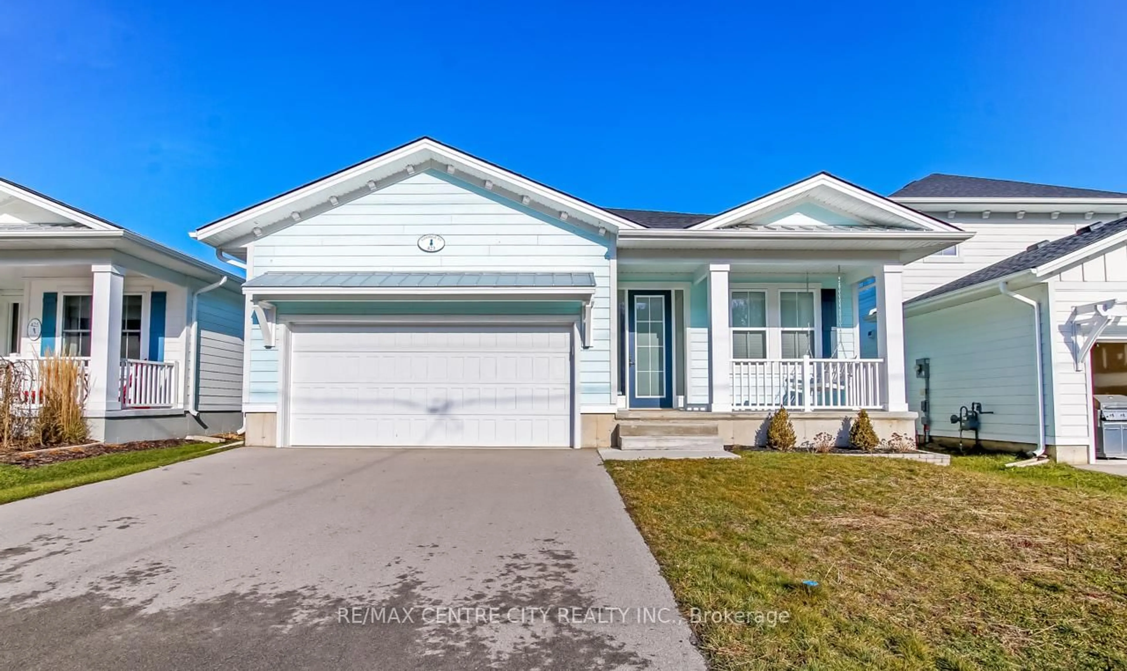 Home with vinyl exterior material, street for 423 GEORGE St, Central Elgin Ontario N5L 1G4