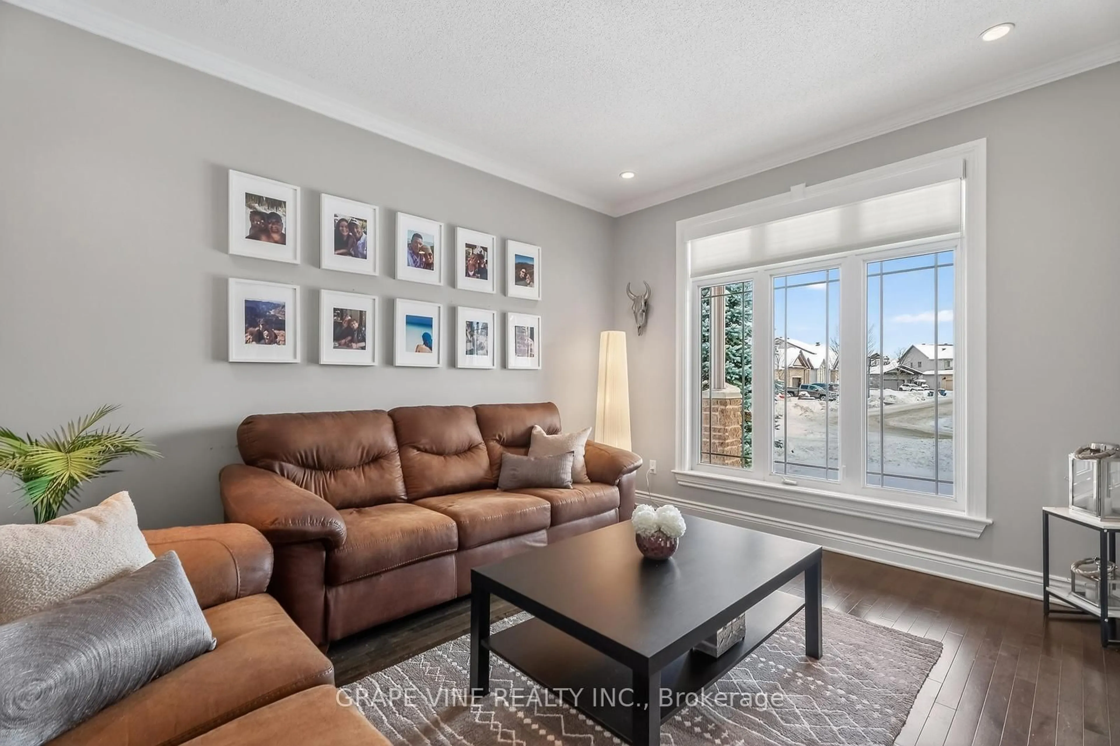 Living room with furniture, unknown for 422 Mercury St, Clarence-Rockland Ontario K4K 0G8
