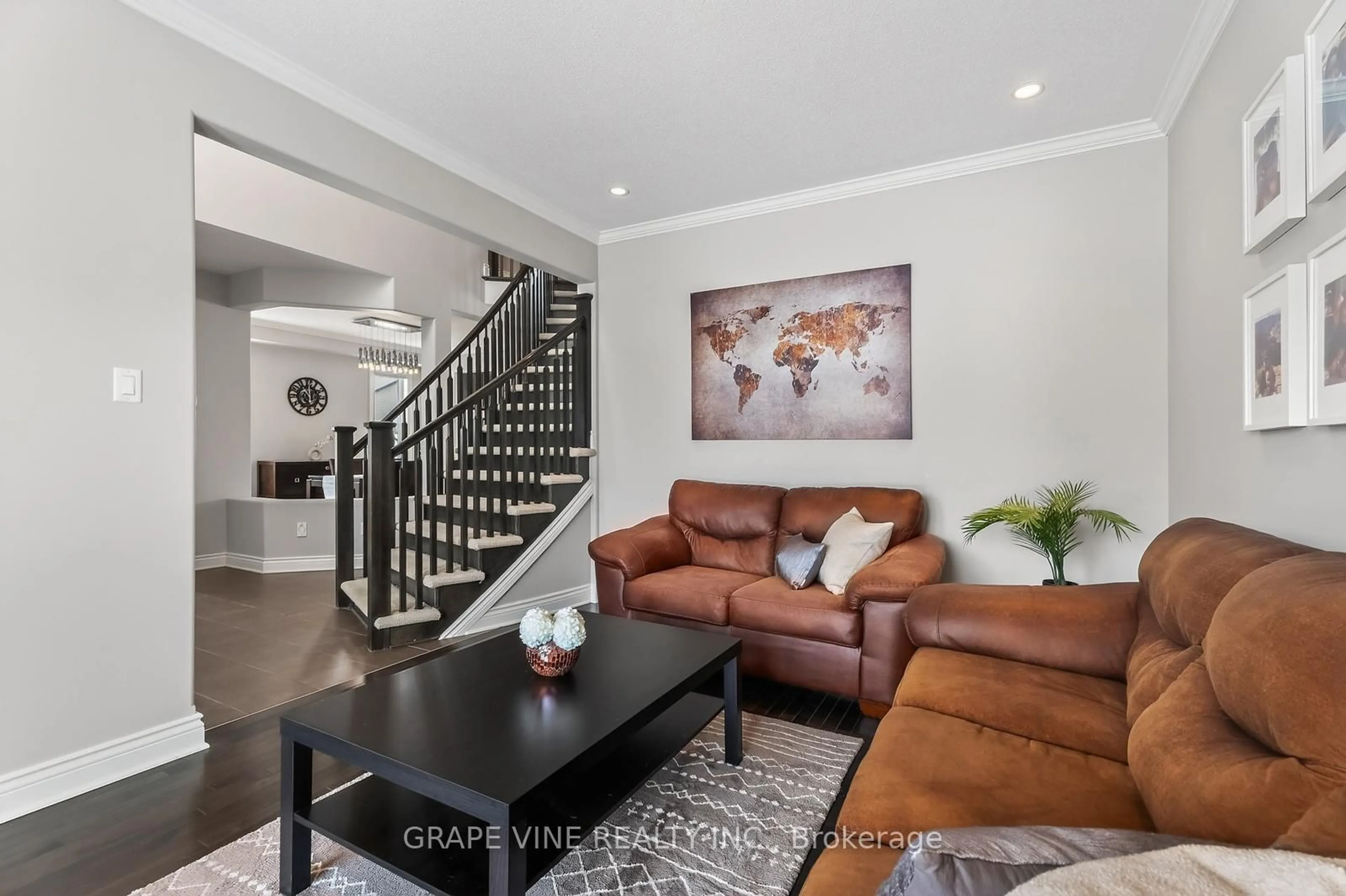 Living room with furniture, unknown for 422 Mercury St, Clarence-Rockland Ontario K4K 0G8