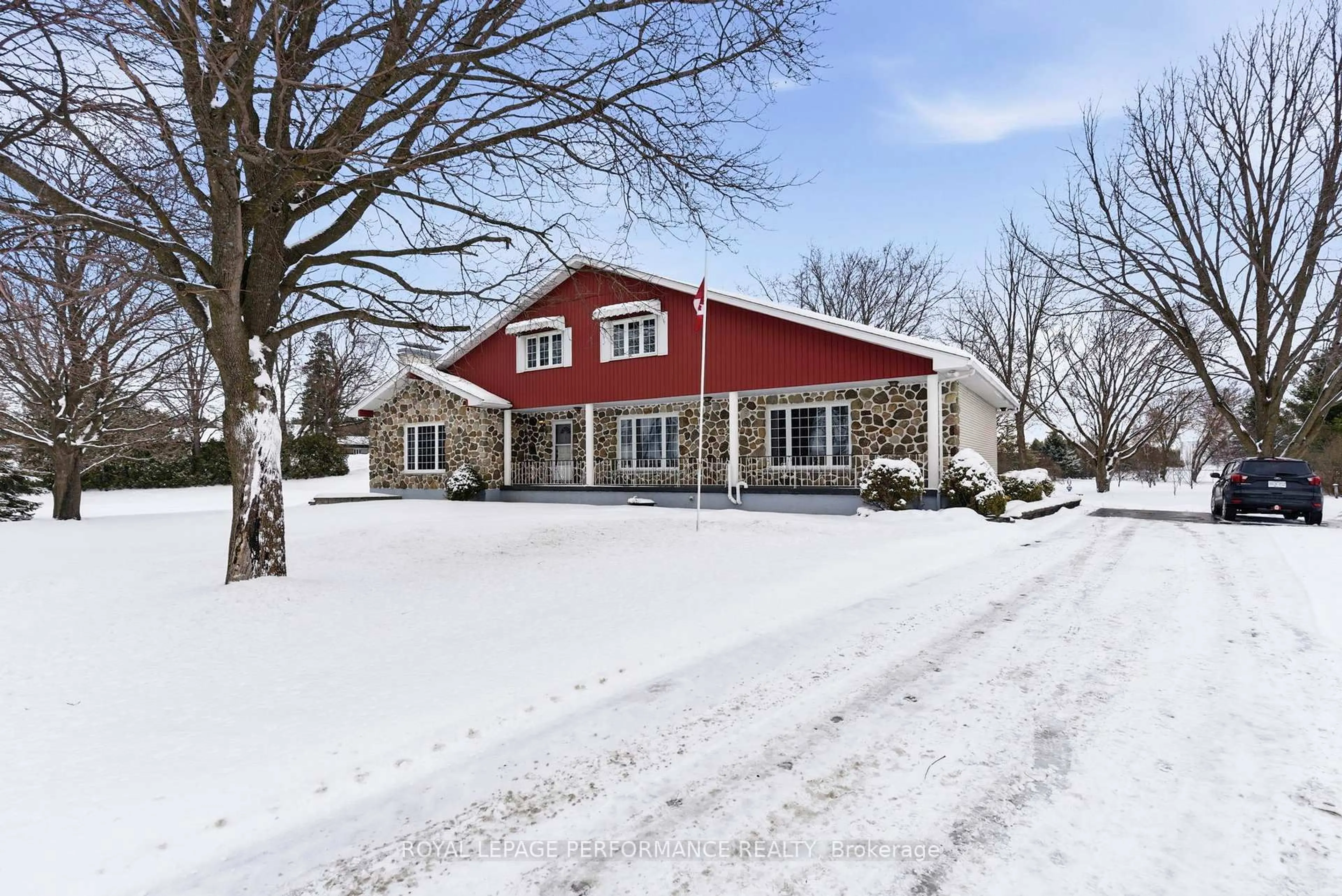 Indoor foyer for 166 McCormick Rd, North Glengarry Ontario K0C 1A0