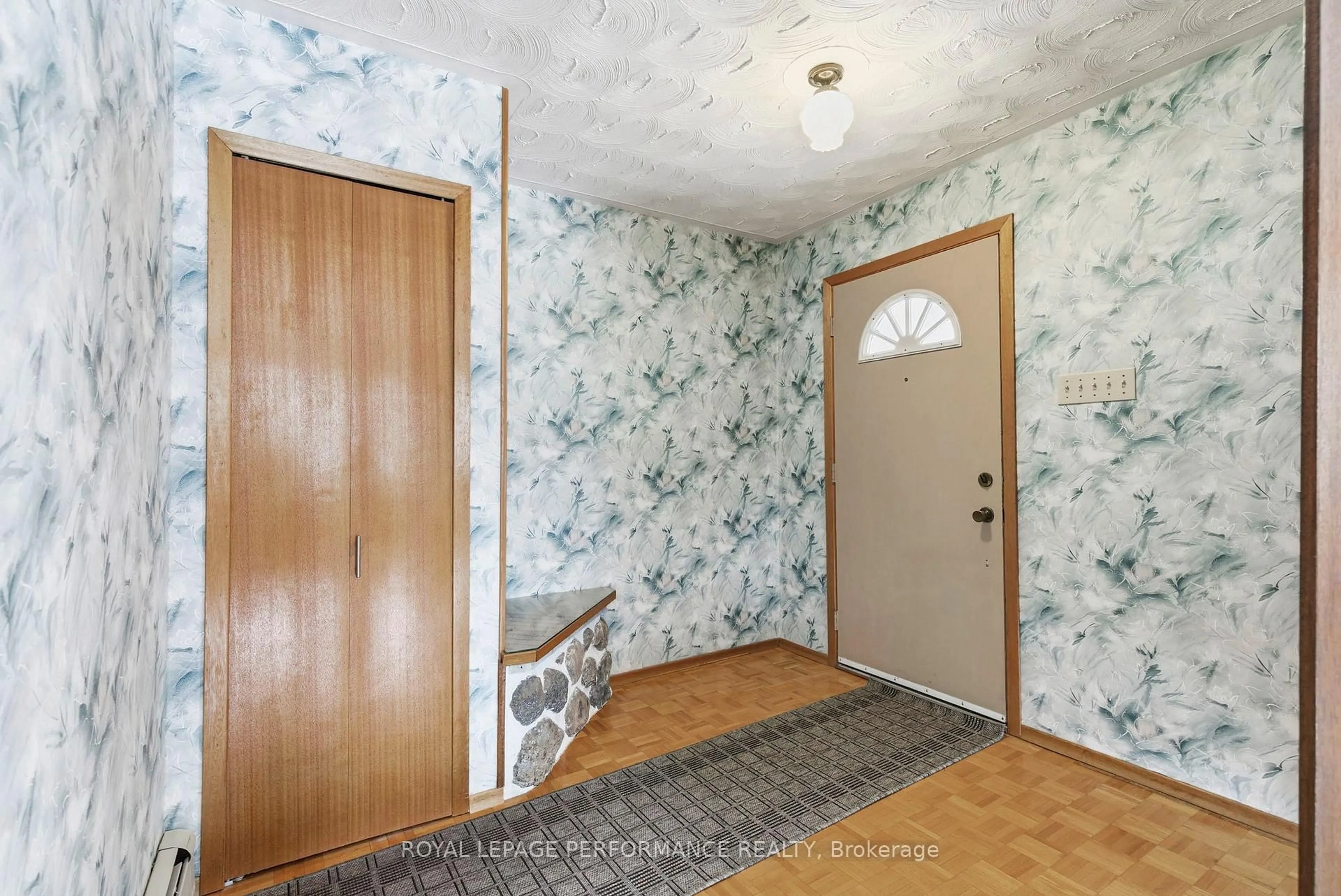 Indoor entryway for 166 McCormick Rd, North Glengarry Ontario K0C 1A0