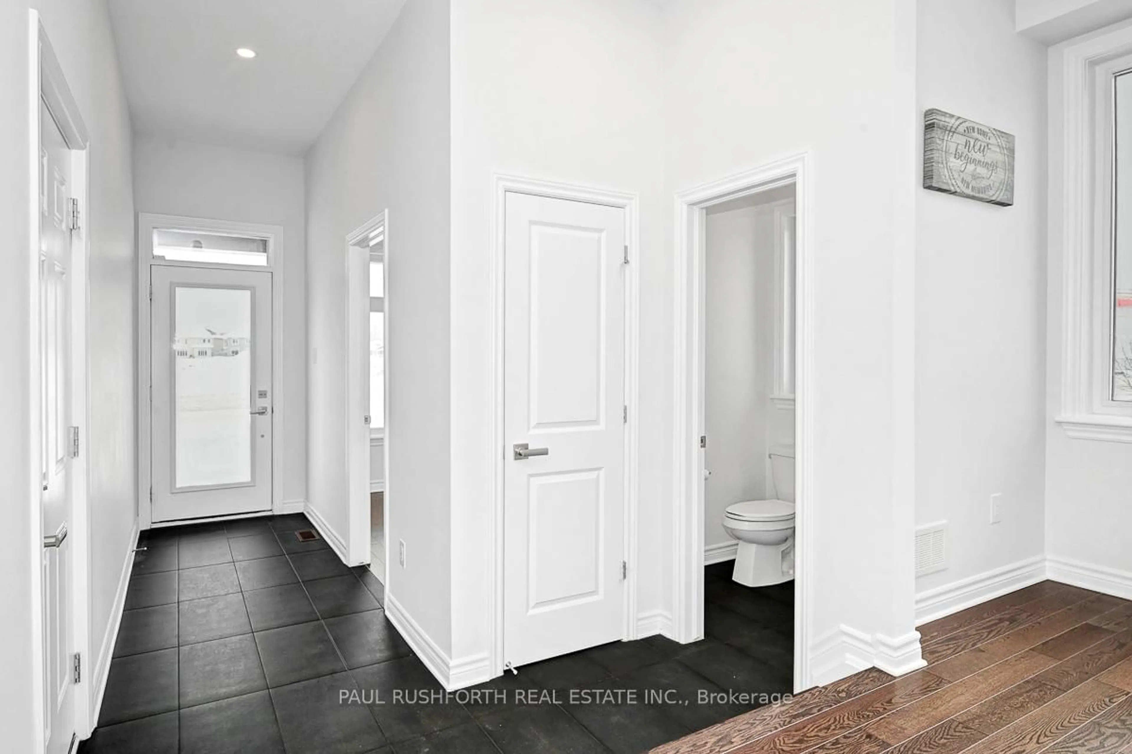Indoor entryway for 770 Cope Dr, Ottawa Ontario K2S 2P9