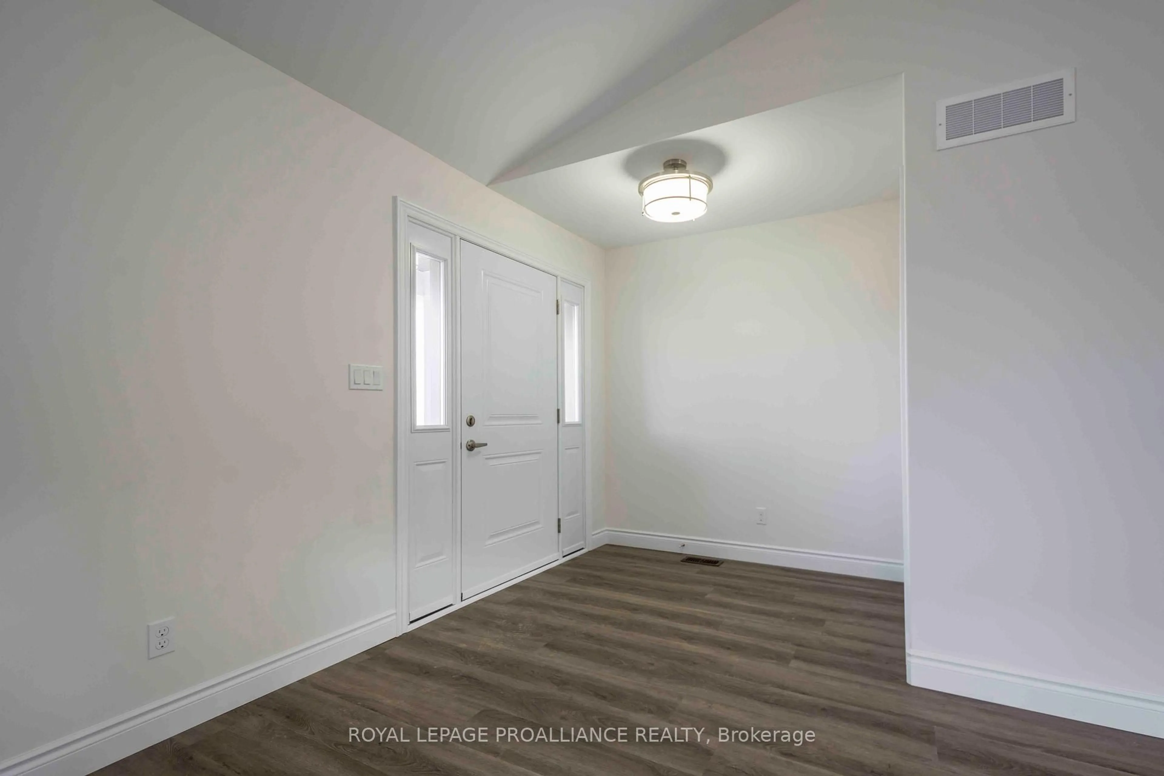 Indoor entryway for 110 Farrington Cres, Prince Edward County Ontario K0K 2T0