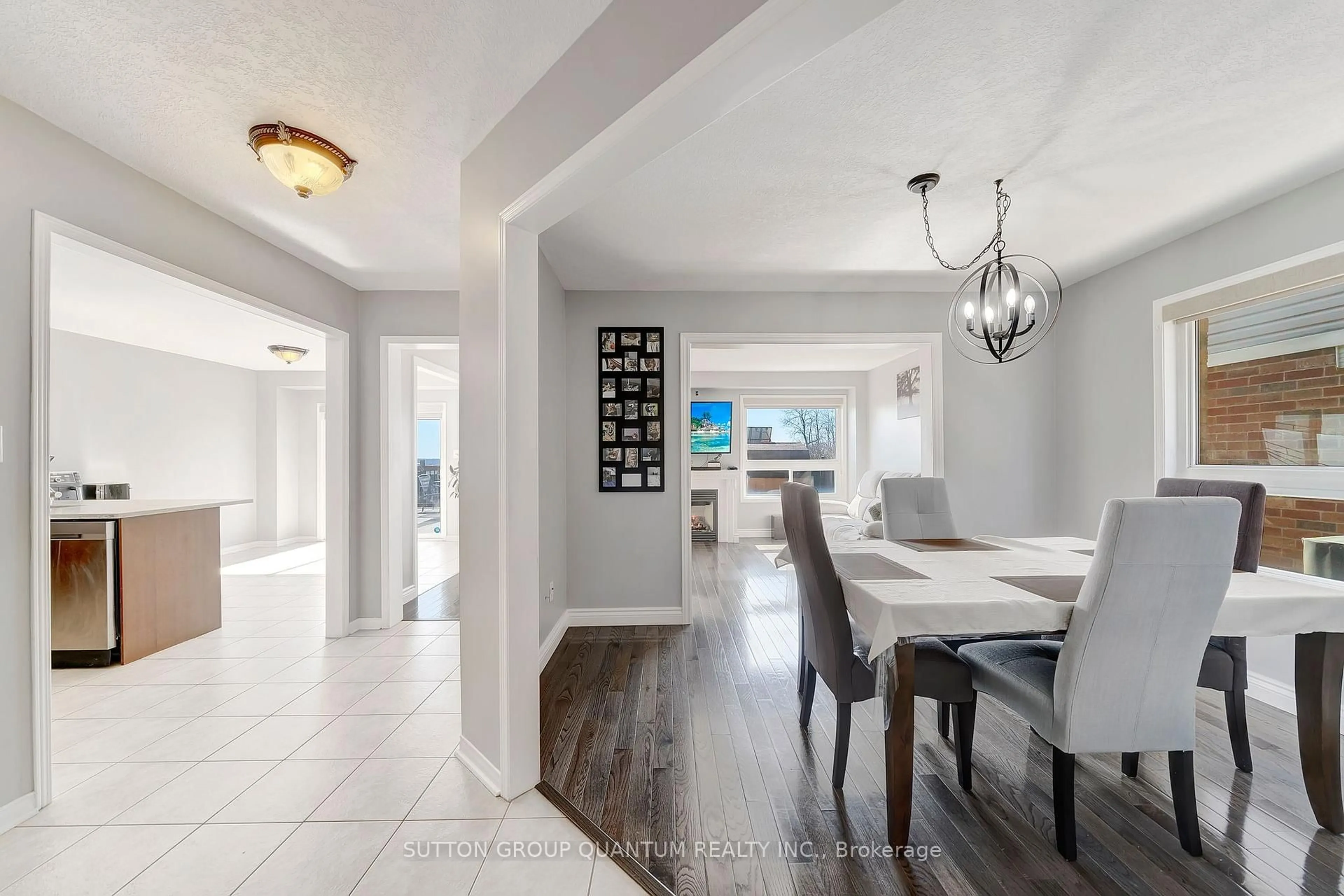 Dining room, ceramic/tile floor for 157 Voyager Pass, Hamilton Ontario L0R 1C0