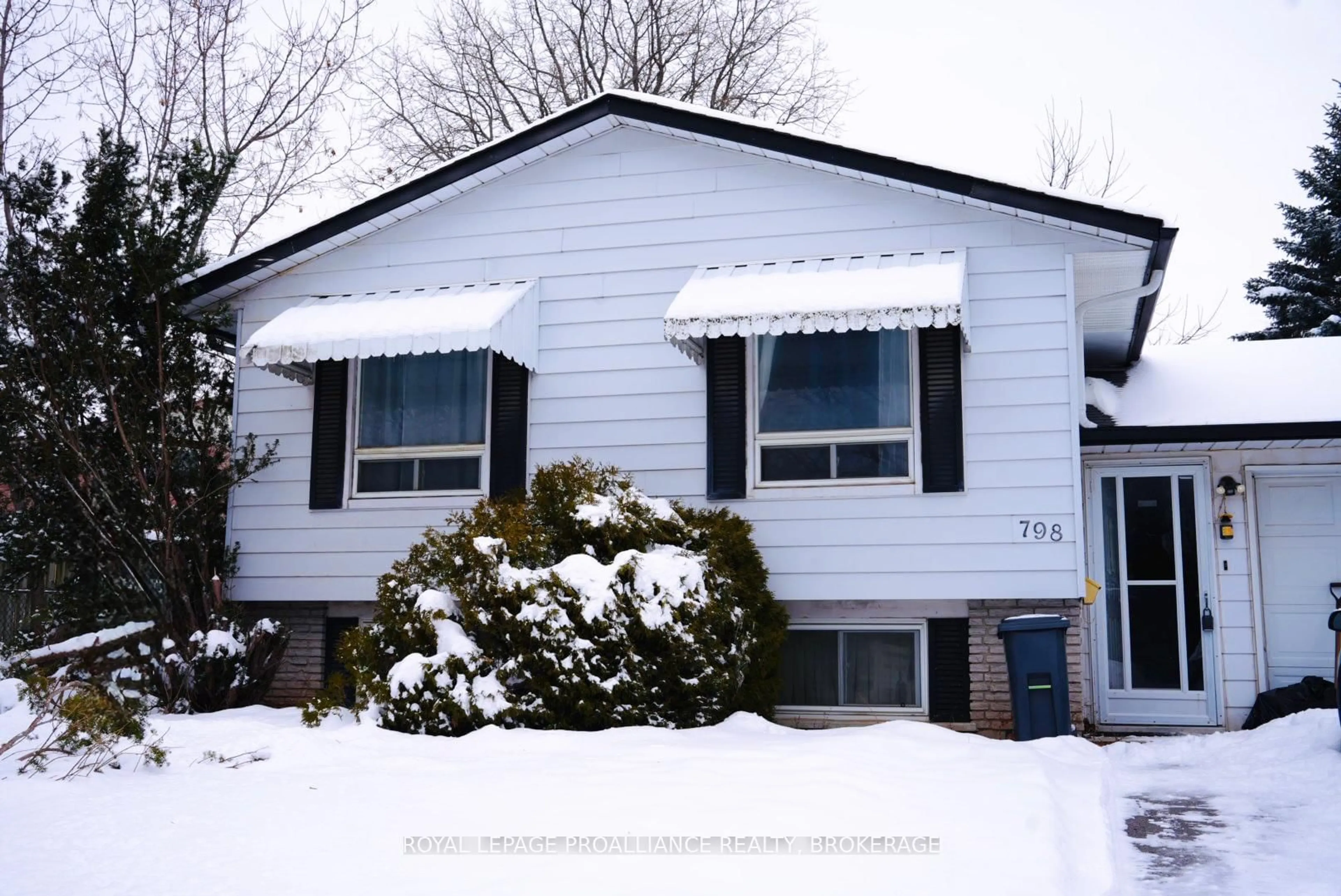 Home with vinyl exterior material, street for 798 Arundel Pl, Kingston Ontario K7M 6T1