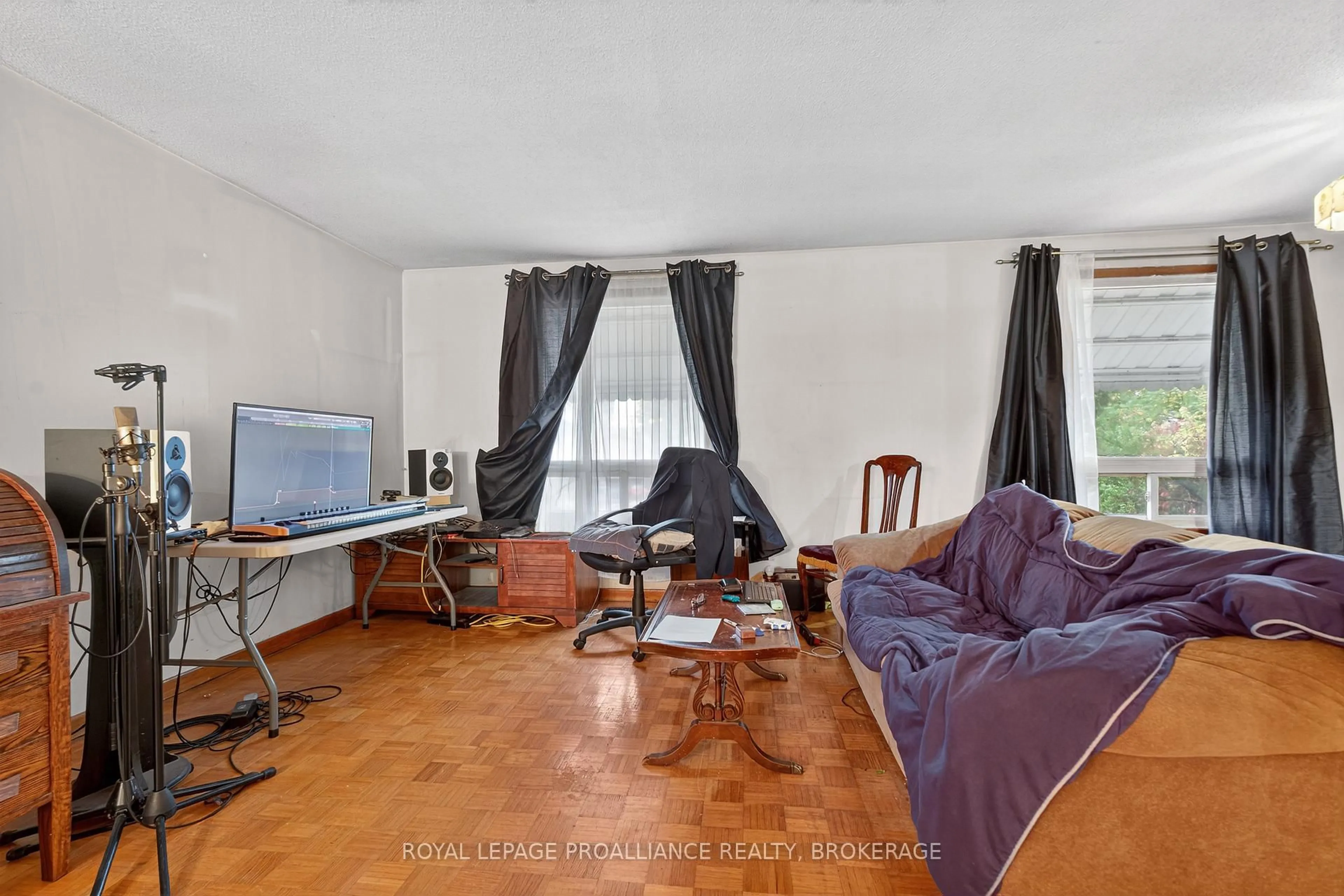 Living room with furniture, unknown for 798 Arundel Pl, Kingston Ontario K7M 6T1