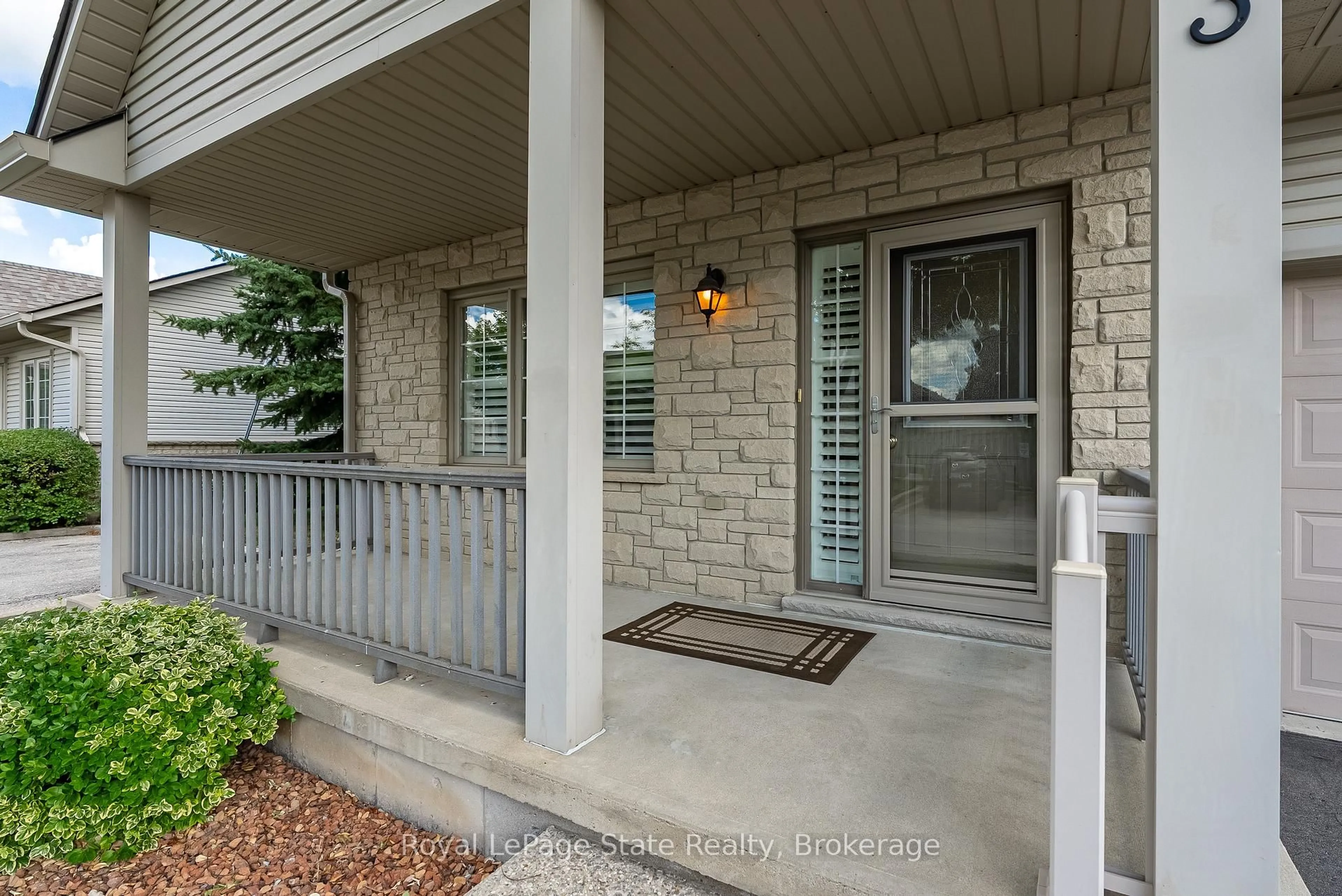 Indoor entryway for 34 Southbrook Dr #3, Hamilton Ontario L0R 2C0