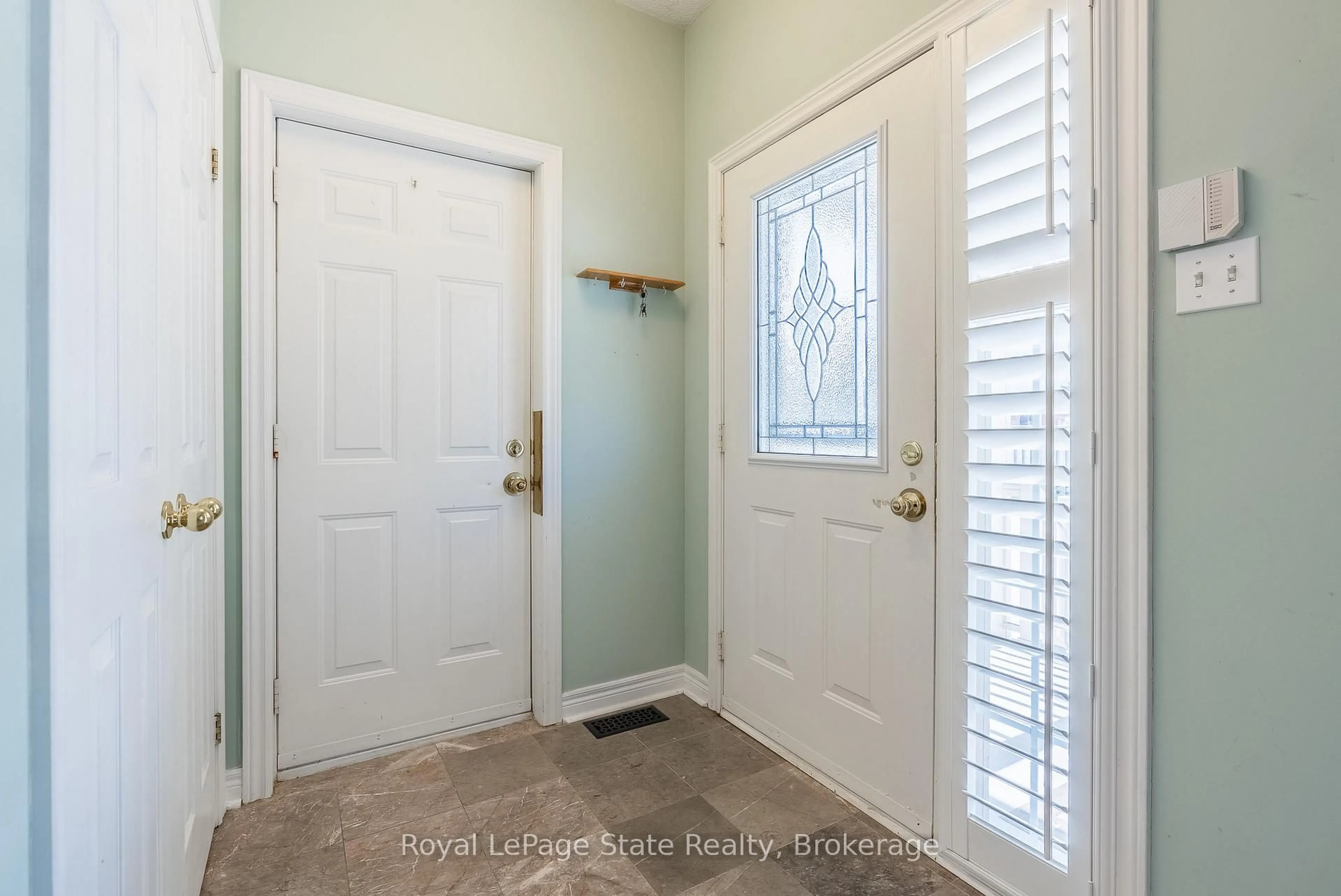 Indoor entryway for 34 Southbrook Dr #3, Hamilton Ontario L0R 2C0