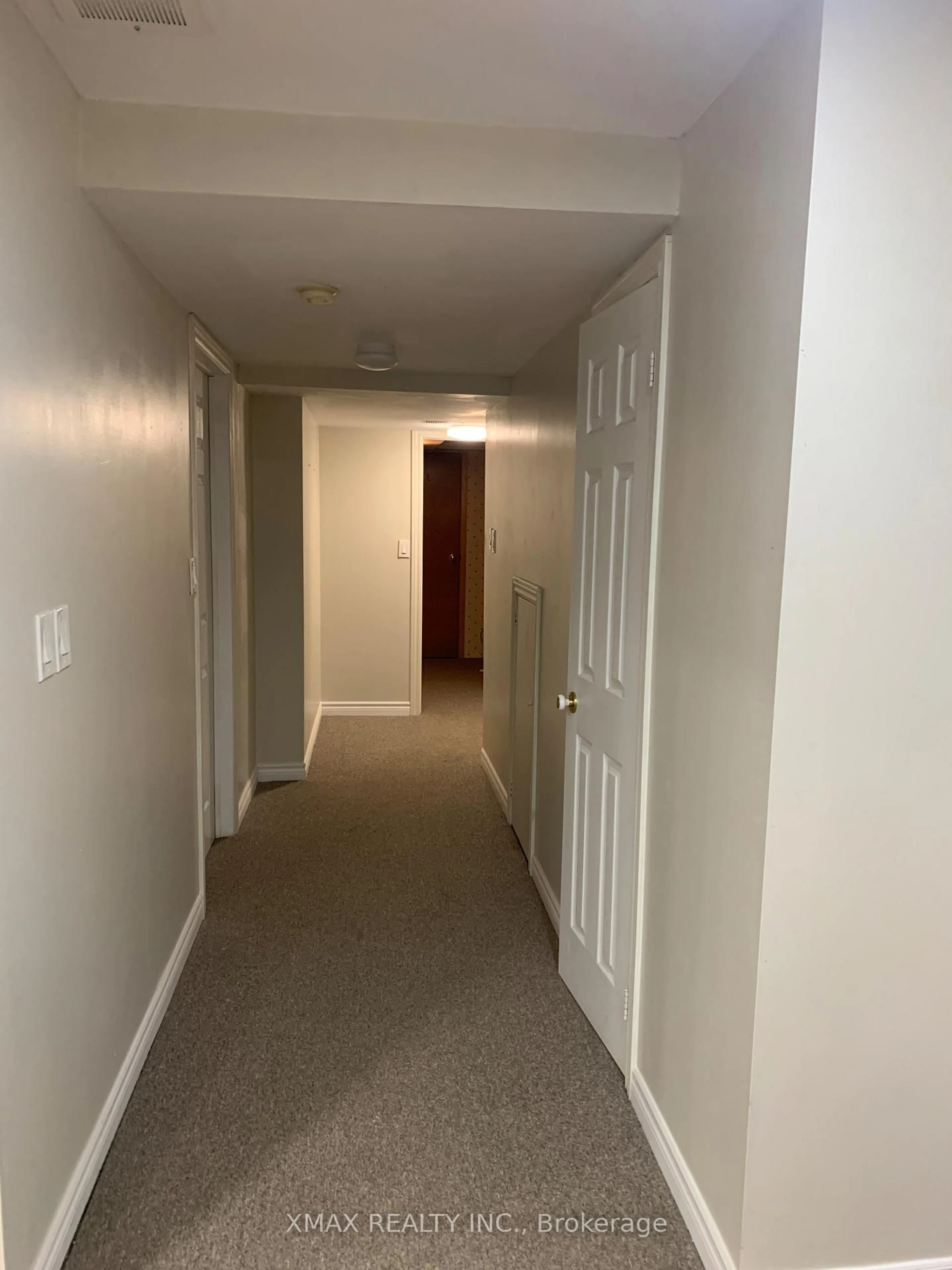 A pic of a room for 193 Sulmona Dr, Hamilton Ontario L8W 3W4