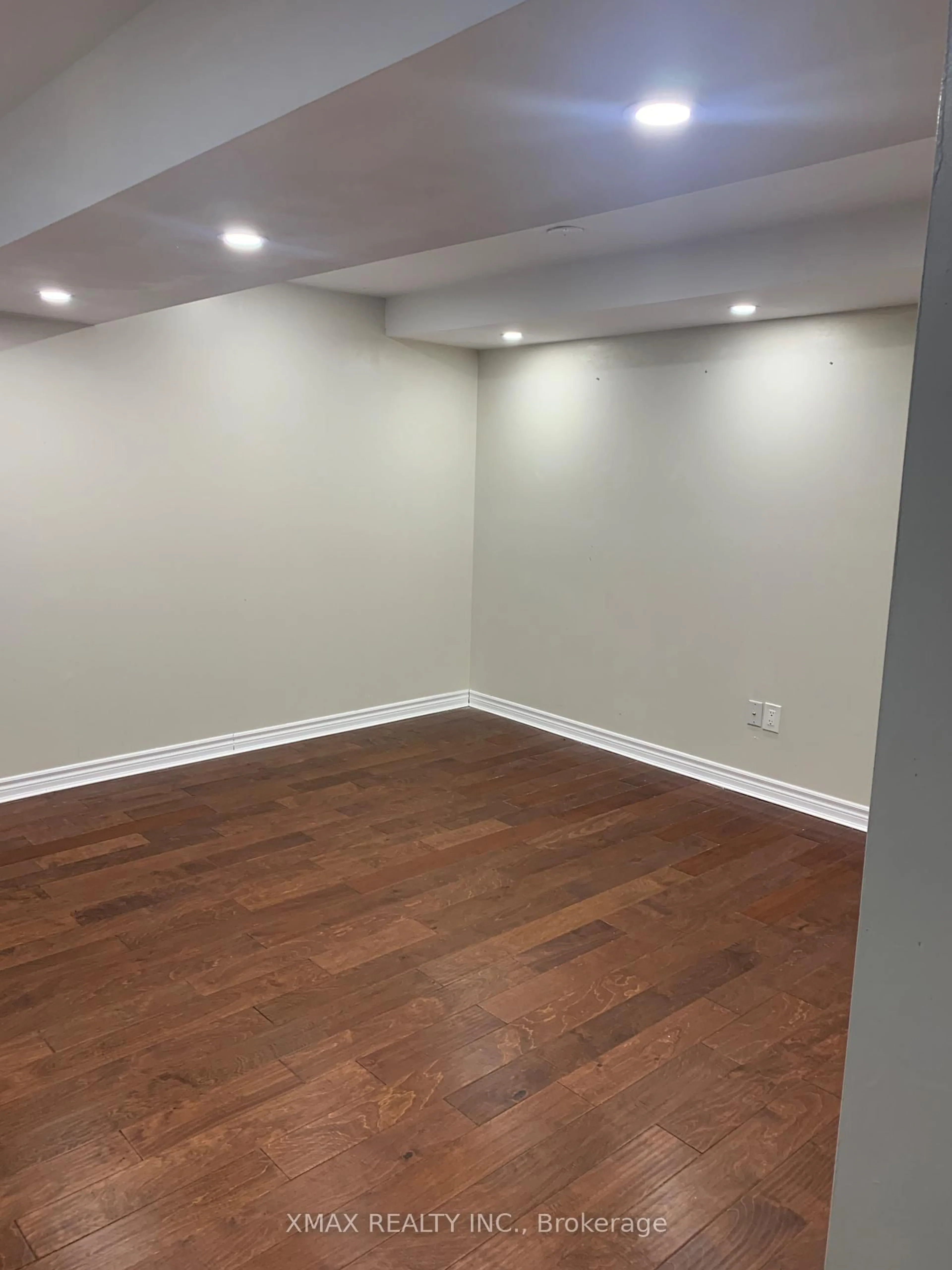 A pic of a room for 193 Sulmona Dr, Hamilton Ontario L8W 3W4